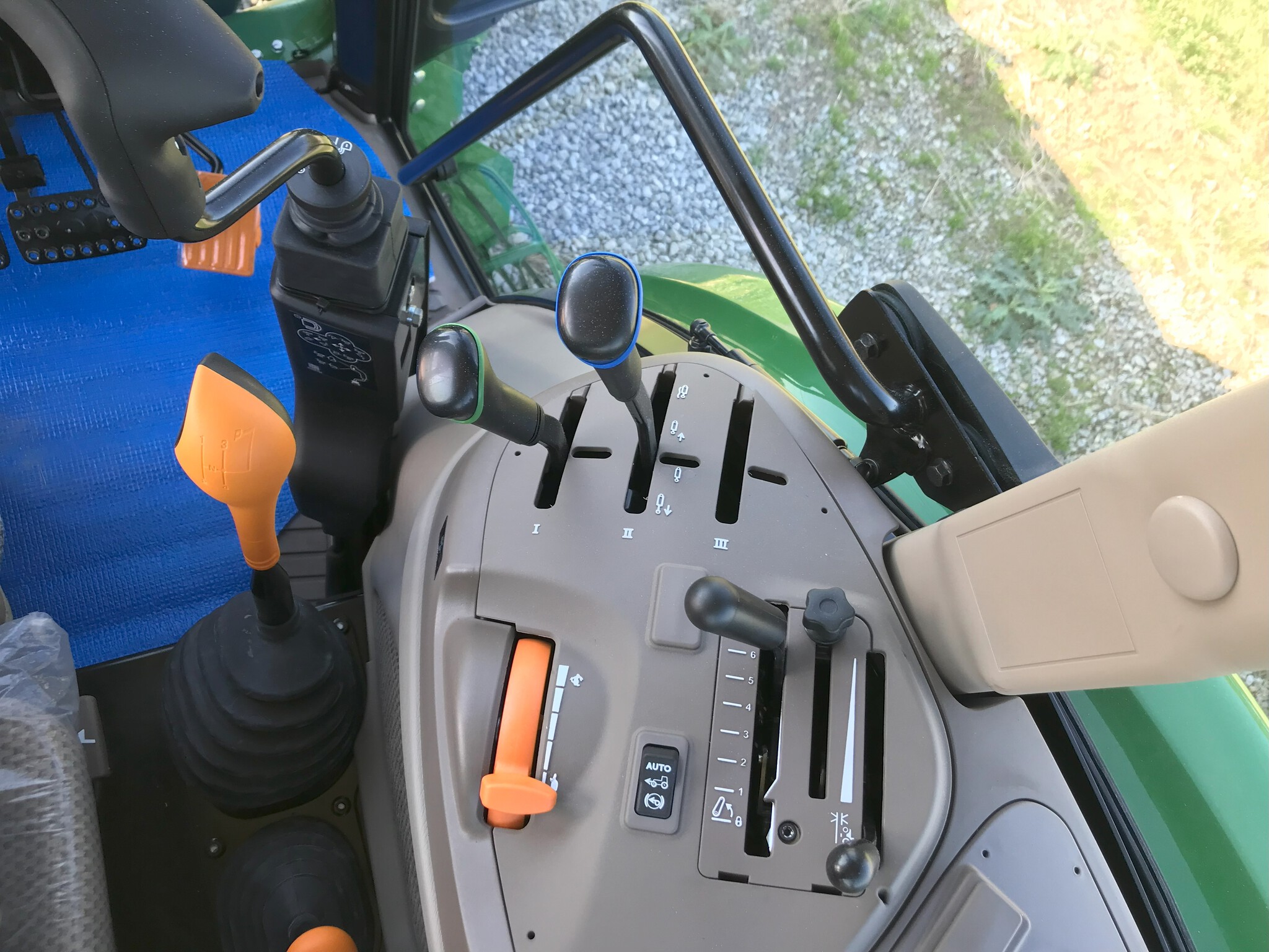 2025 John Deere 5095M Image 9