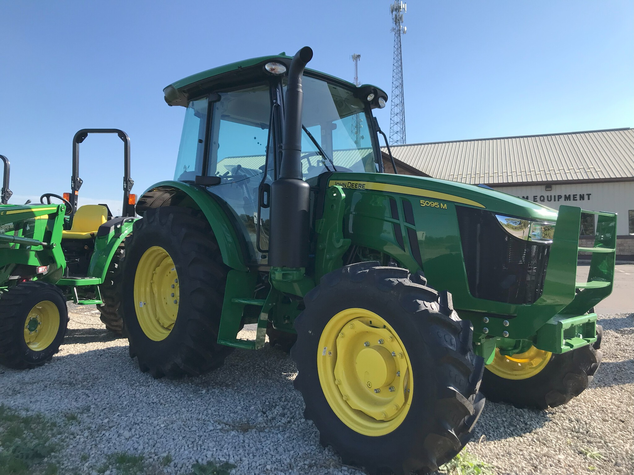 2025 John Deere 5095M Image 1