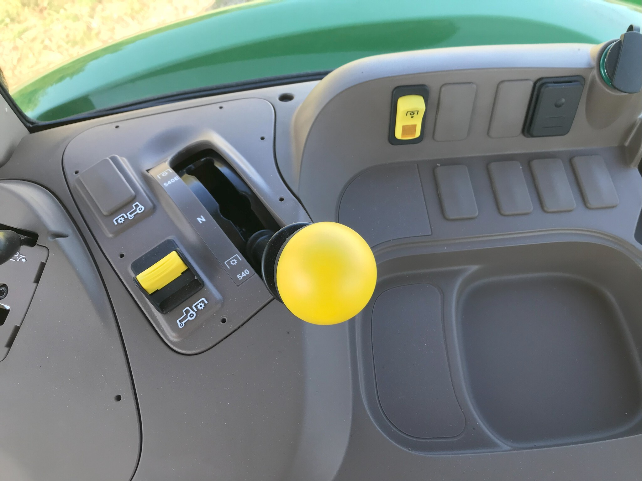 2025 John Deere 5095M Image 10