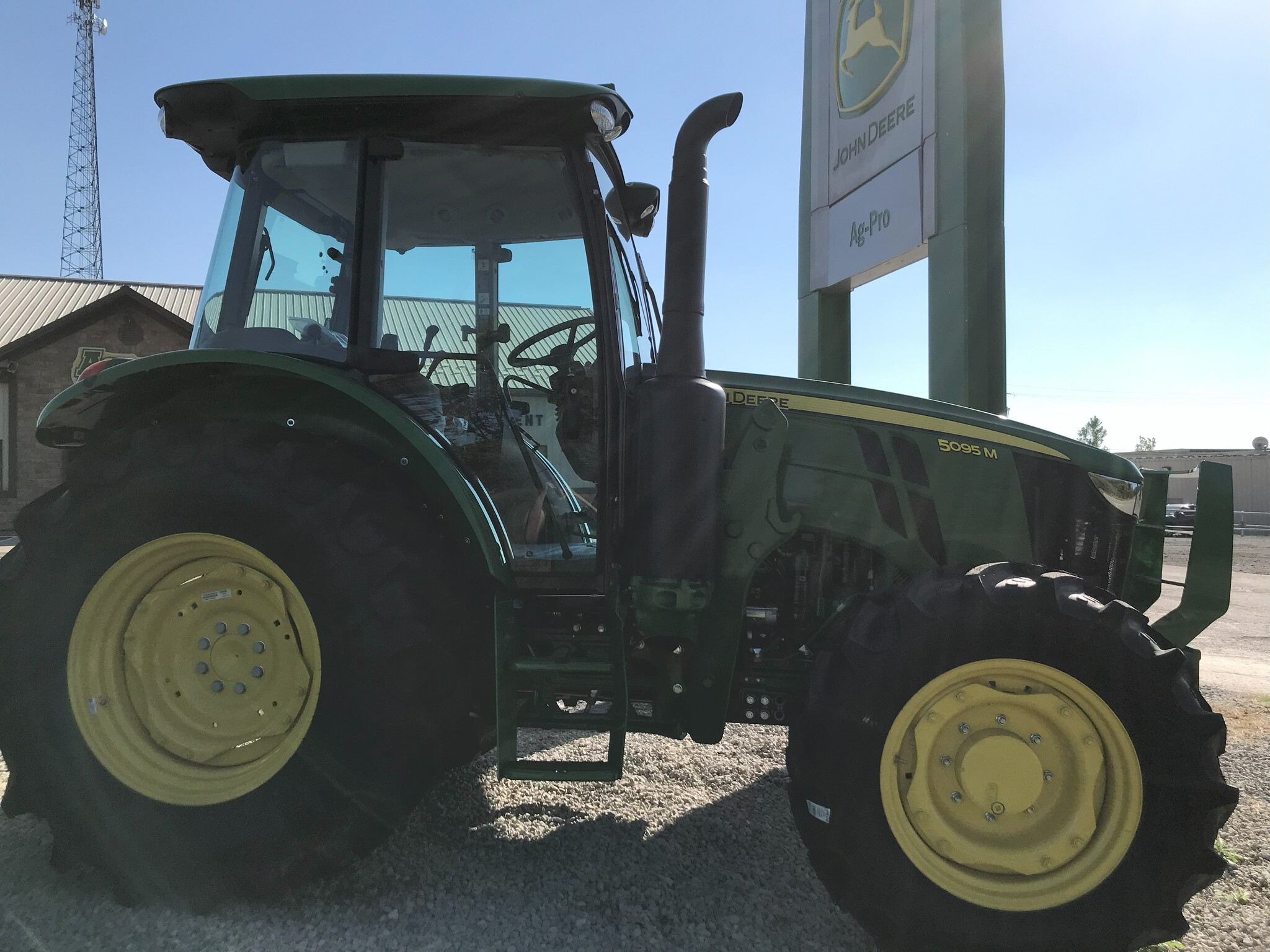 2025 John Deere 5095M Image 2