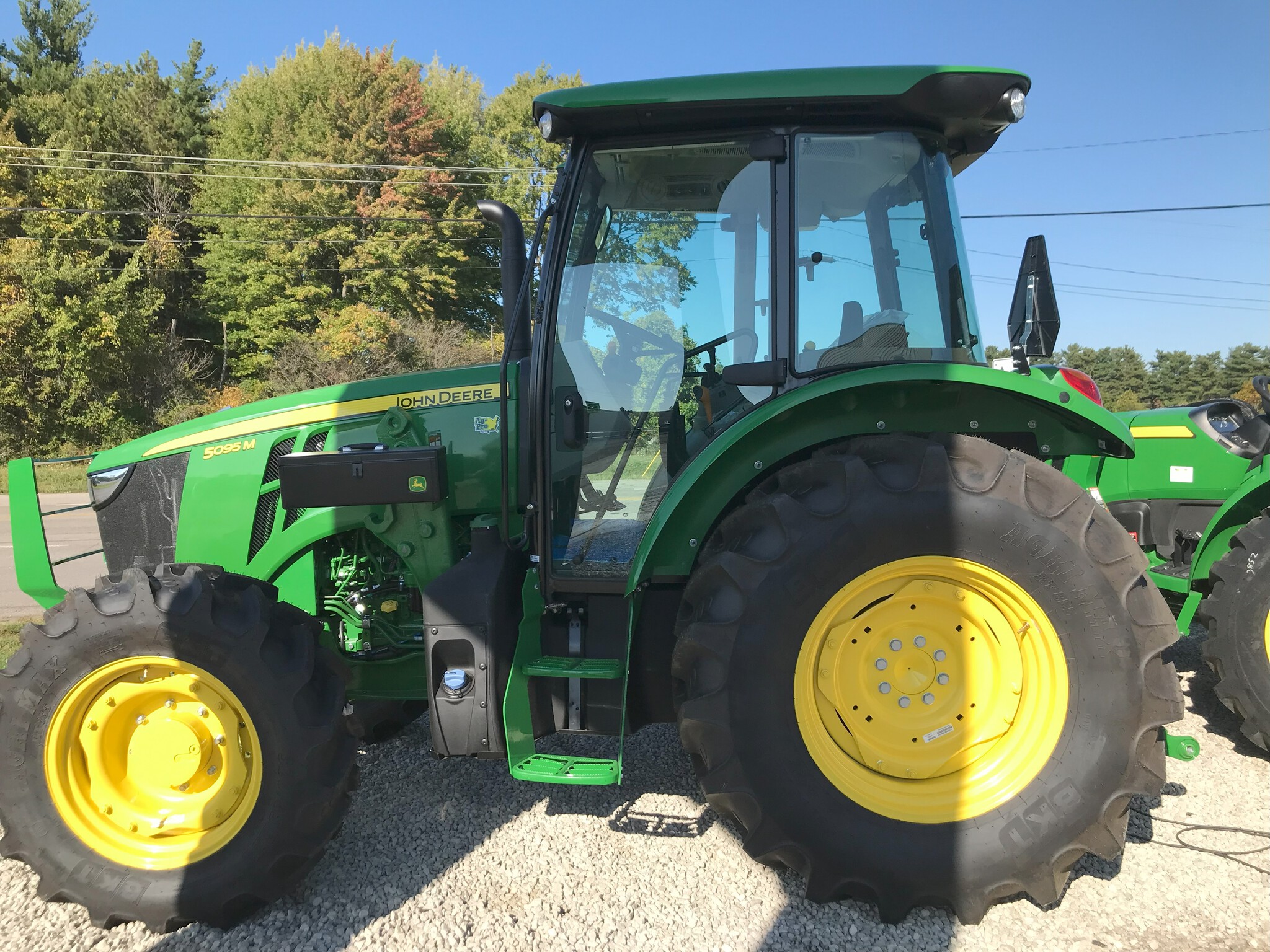 2025 John Deere 5095M Image 7