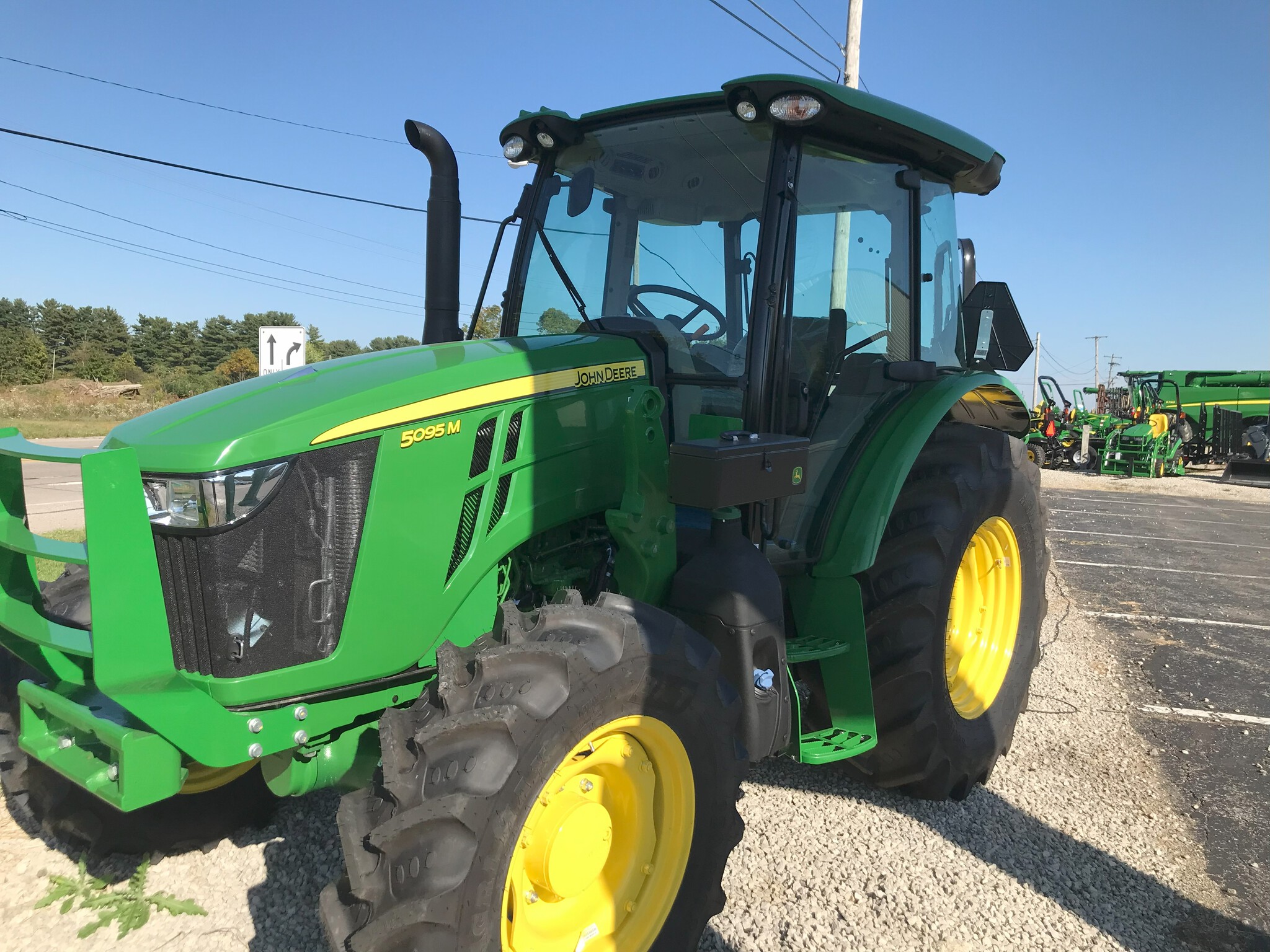 2025 John Deere 5095M Image 8
