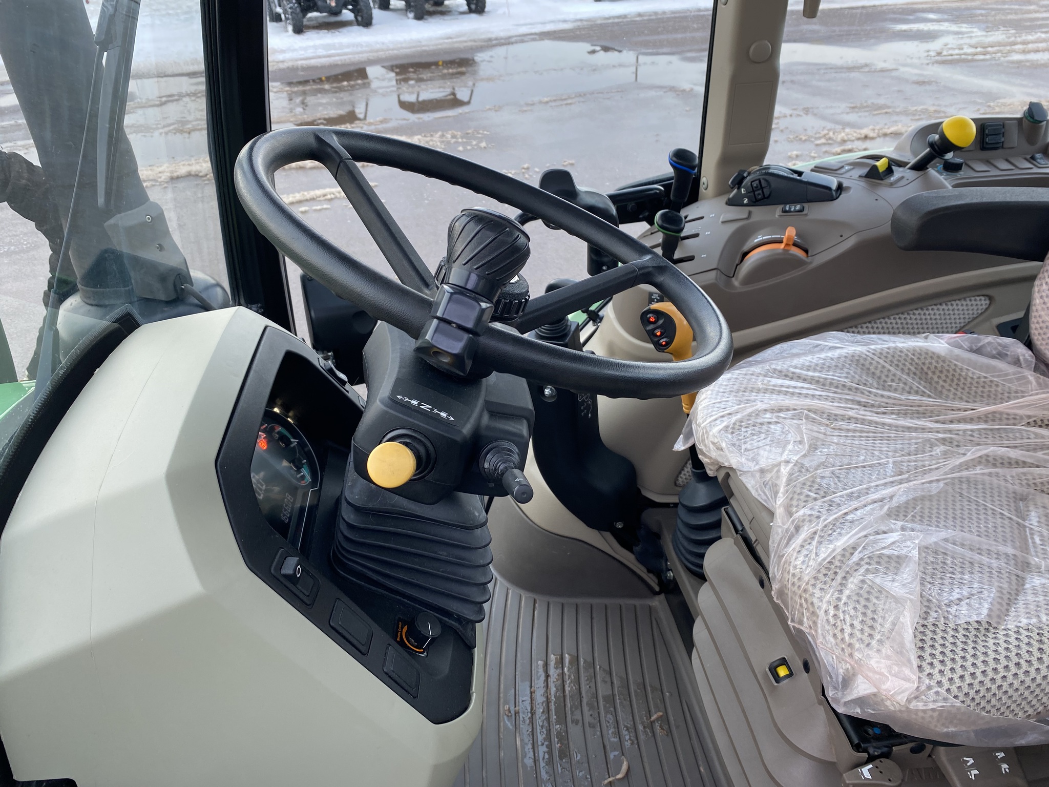 2019 John Deere 5115M Image 9