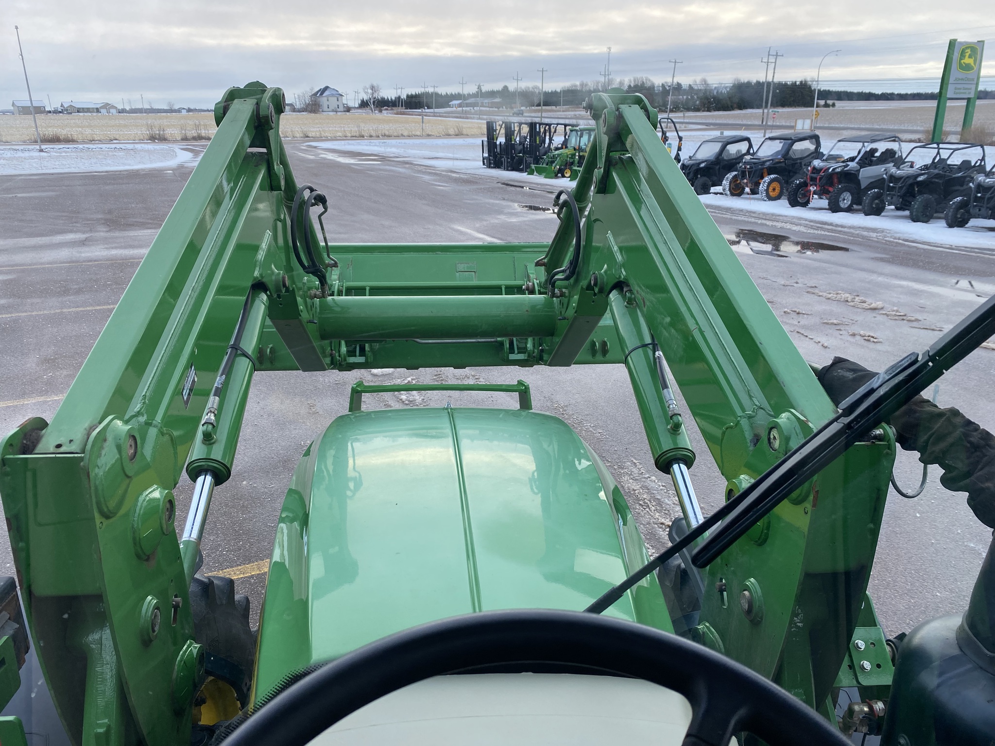 2019 John Deere 5115M Image 4