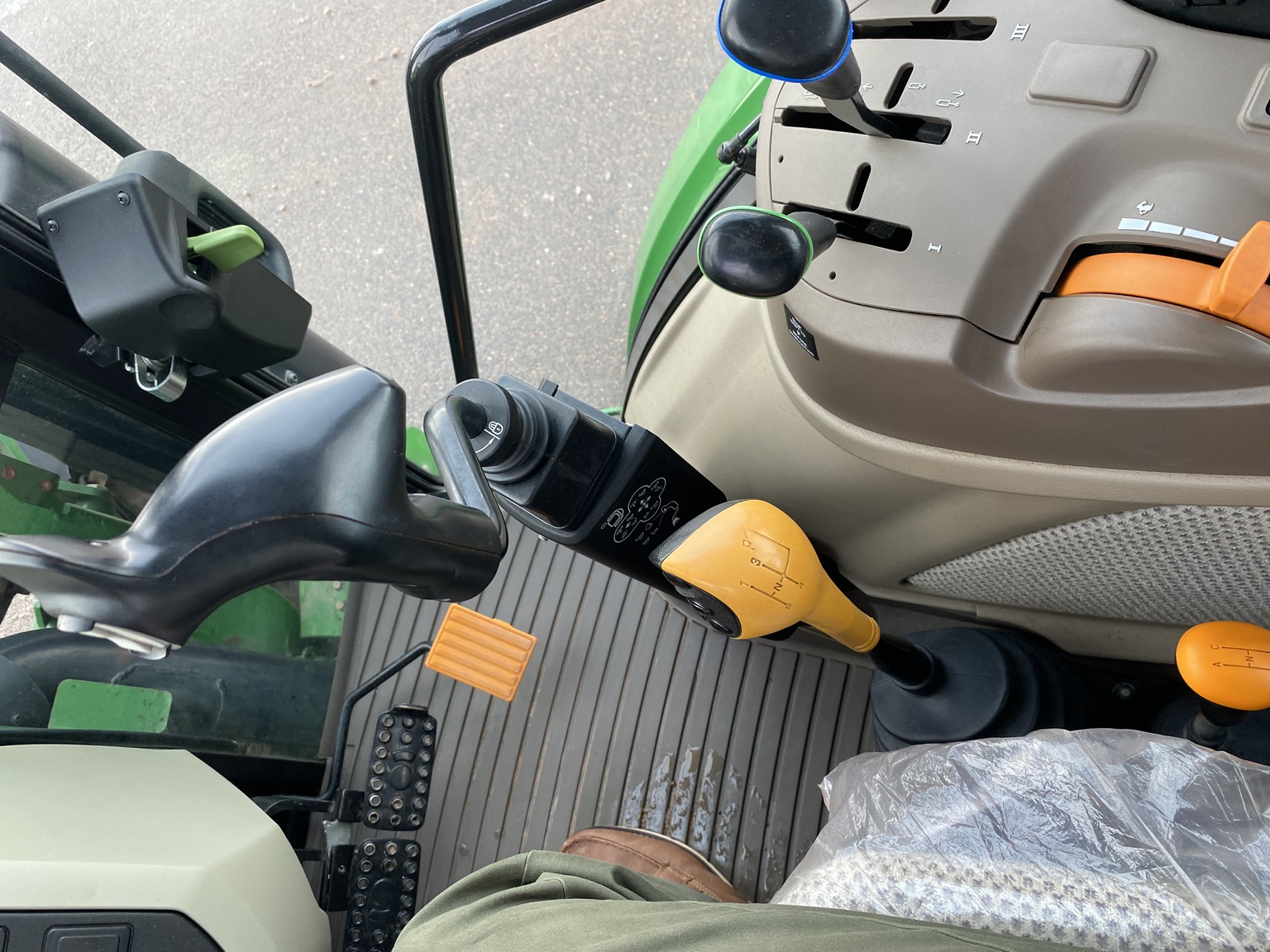 2019 John Deere 5115M Image 5