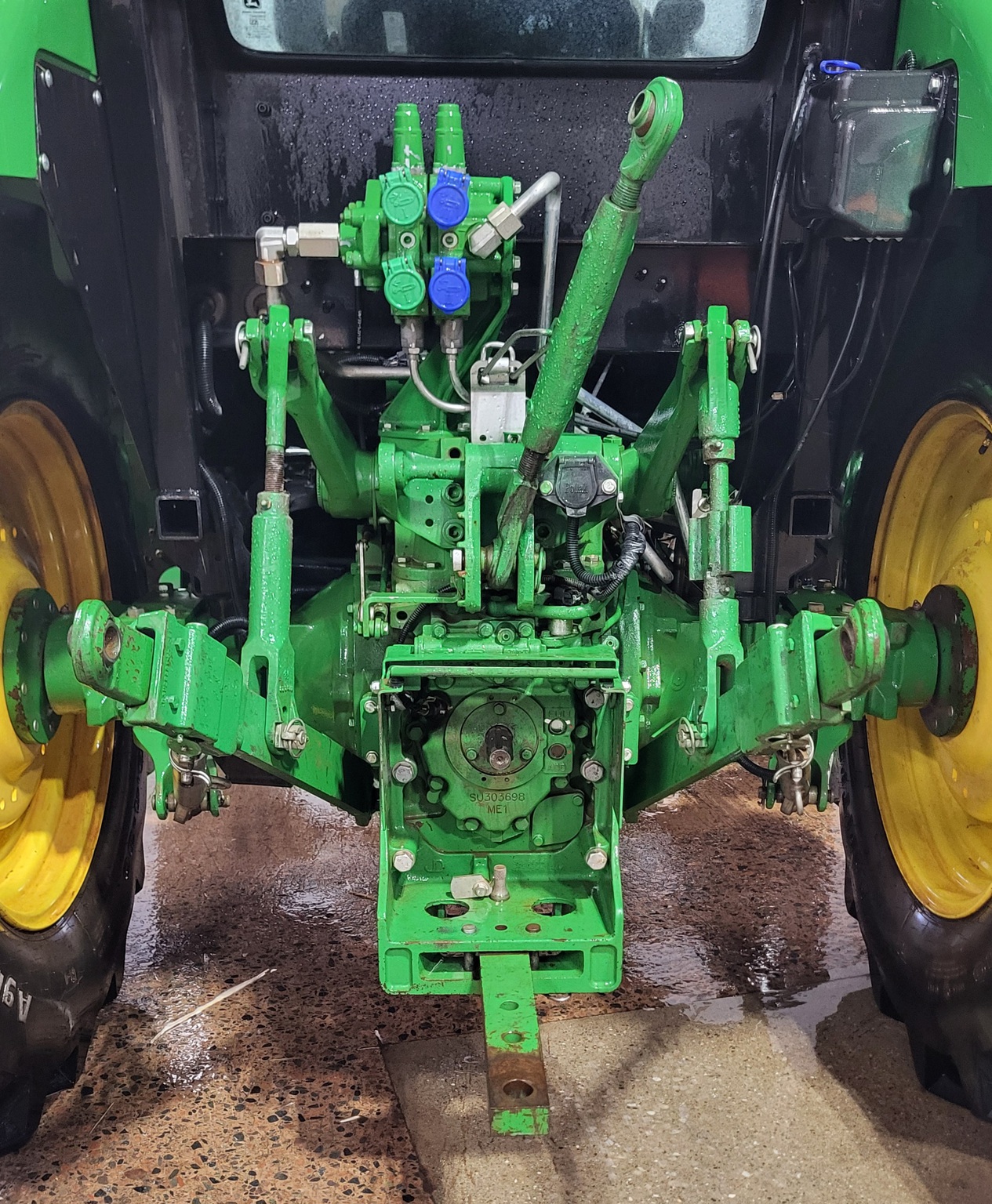 2022 John Deere 5100E Image 8