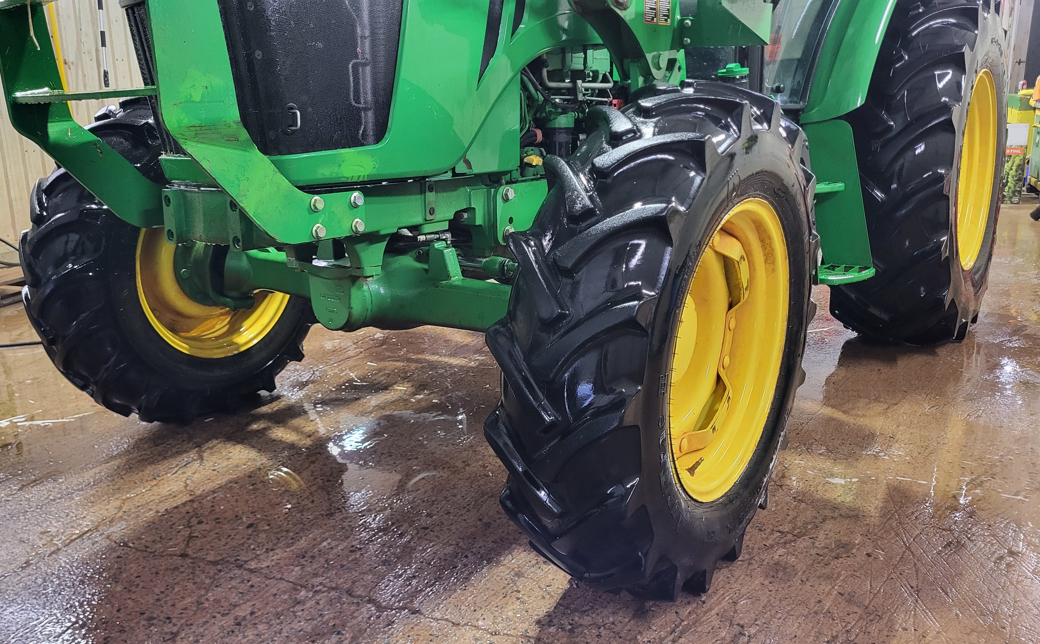 2022 John Deere 5100E Image 6