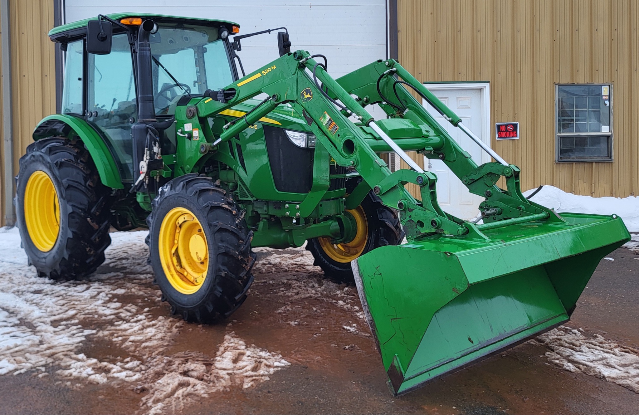2022 John Deere 5100E Image 1