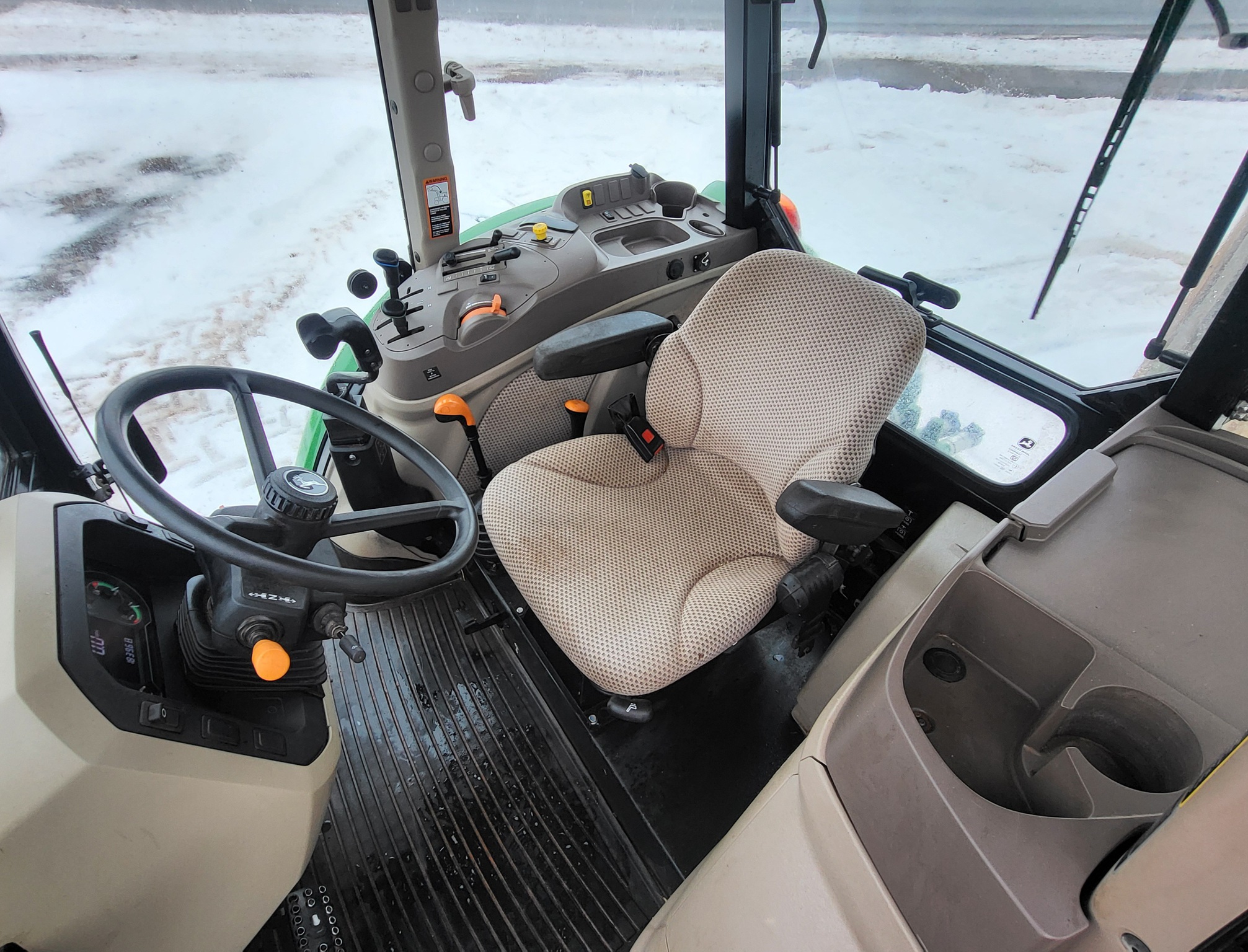 2022 John Deere 5100E Image 9