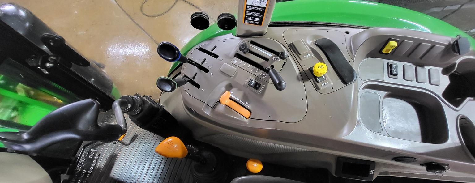 2022 John Deere 5100E Image 11