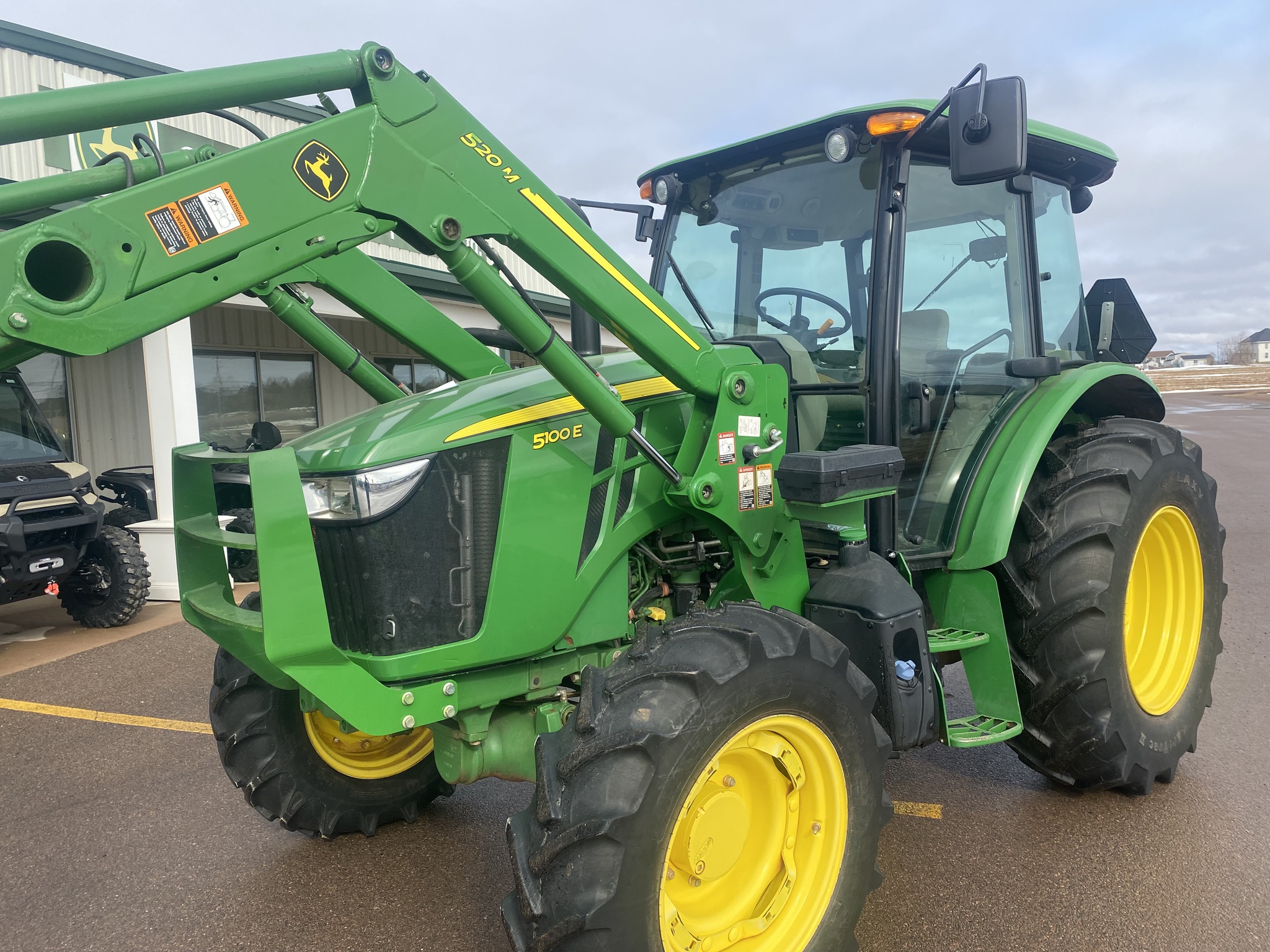 2022 John Deere 5100E Image 2