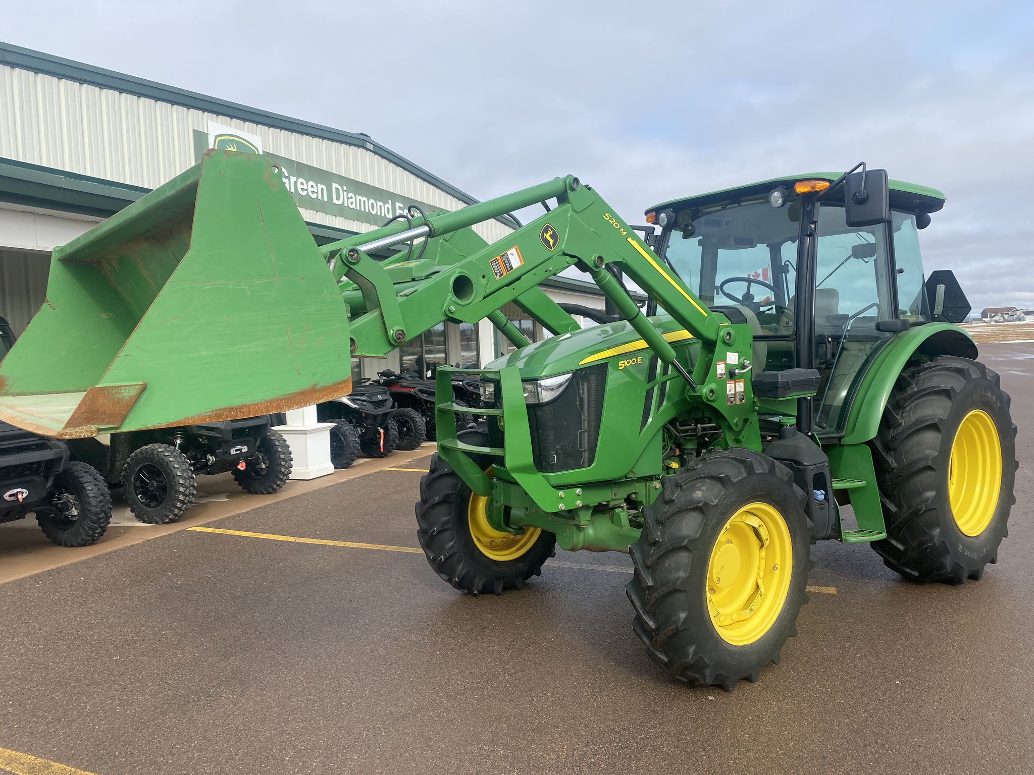 2022 John Deere 5100E Image 1