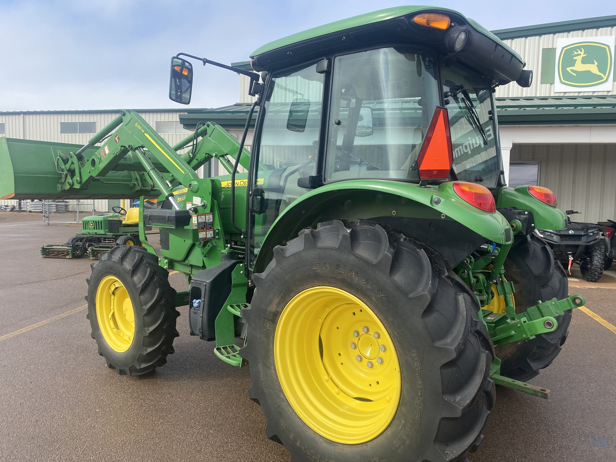 2022 John Deere 5100E Image 15