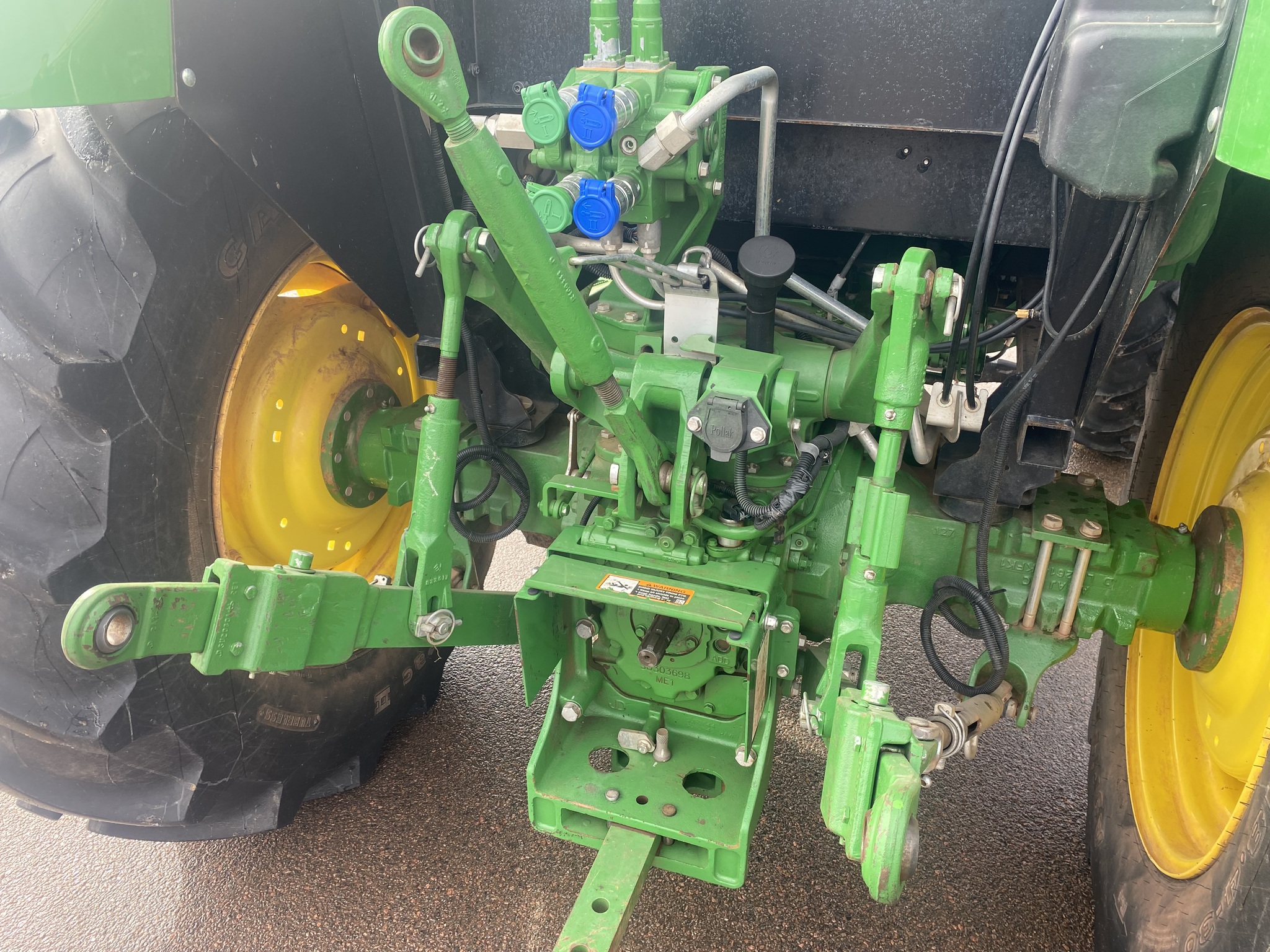 2022 John Deere 5100E Image 17