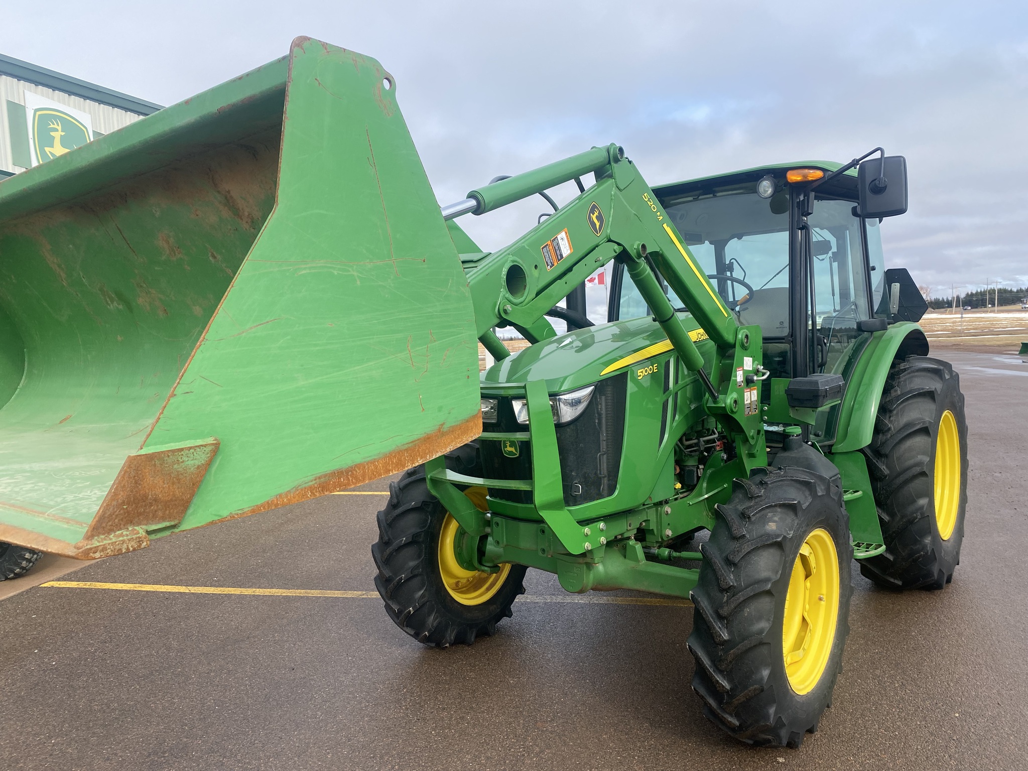 2022 John Deere 5100E Image 4