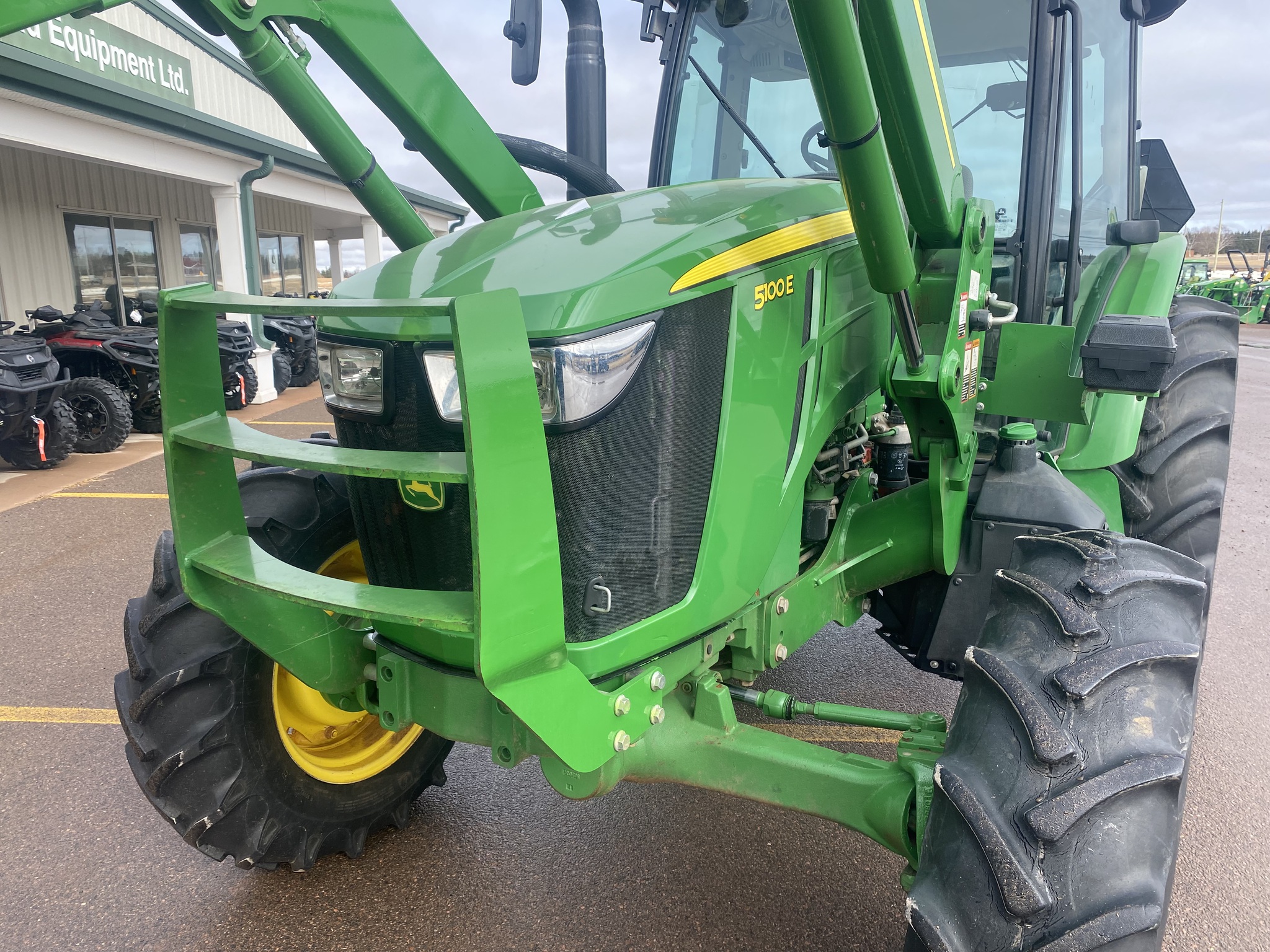 2022 John Deere 5100E Image 19