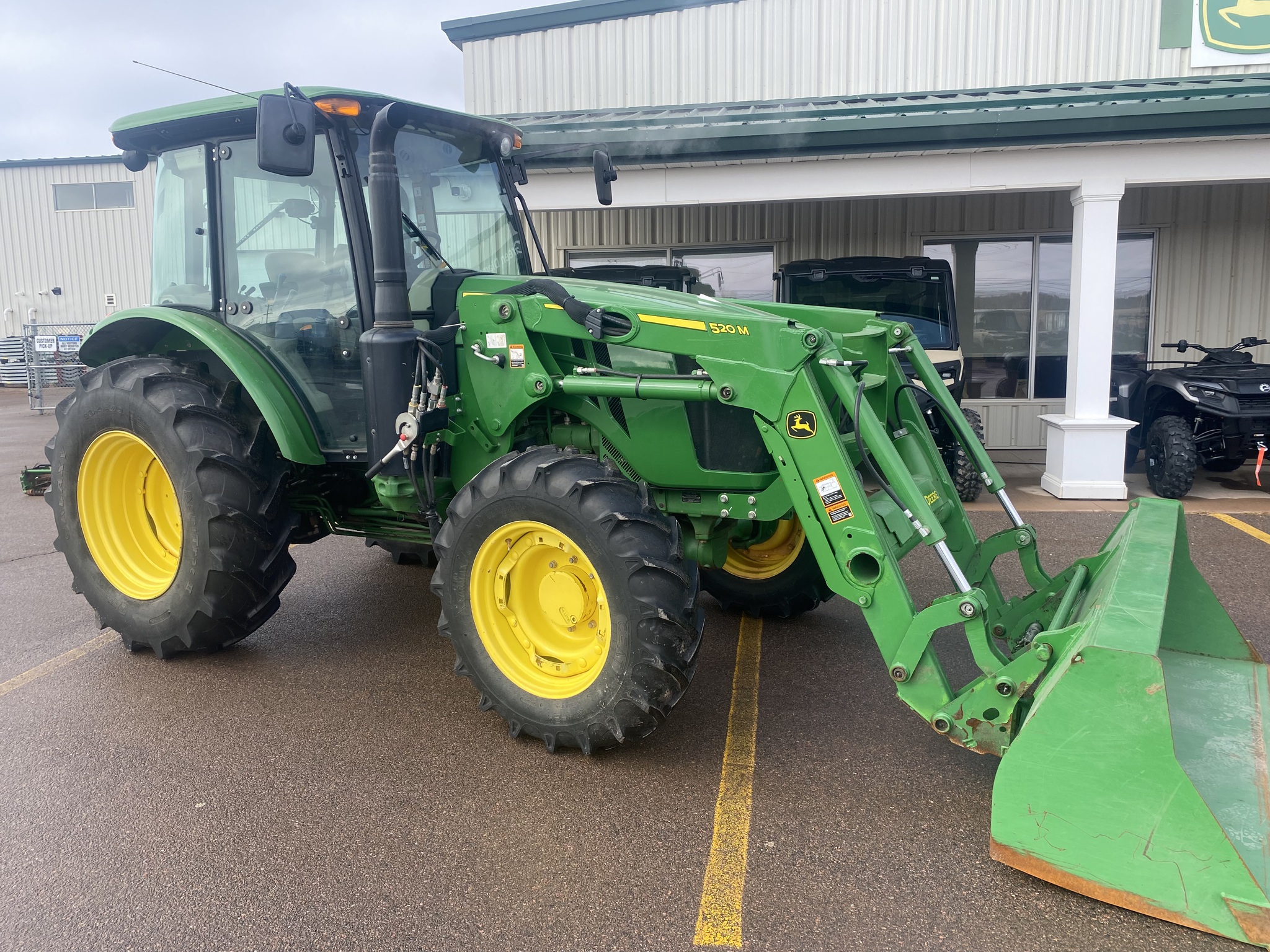 2022 John Deere 5100E Image 8