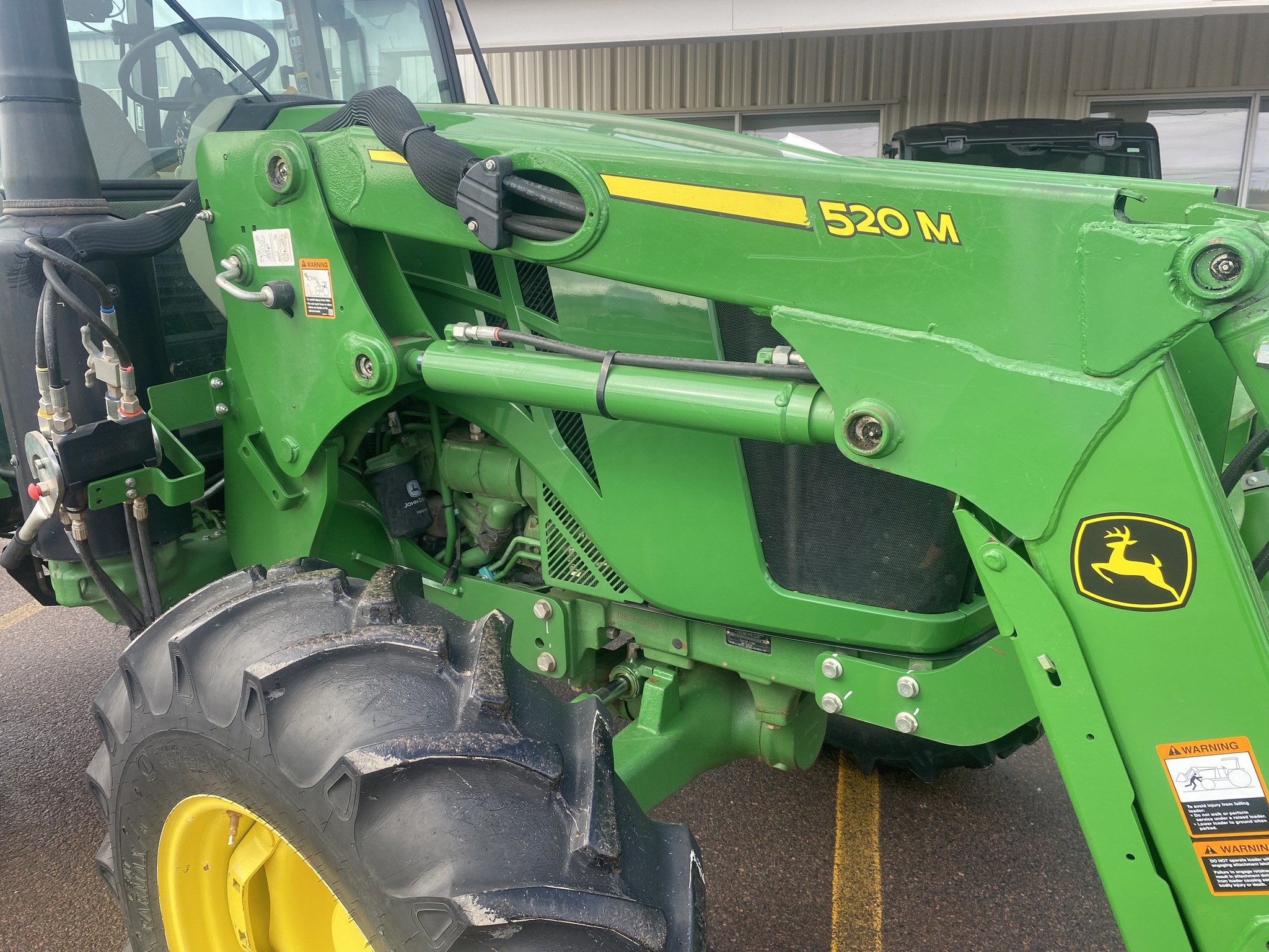 2022 John Deere 5100E Image 9