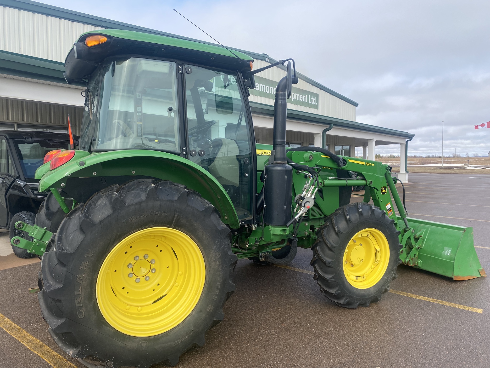 2022 John Deere 5100E Image 10