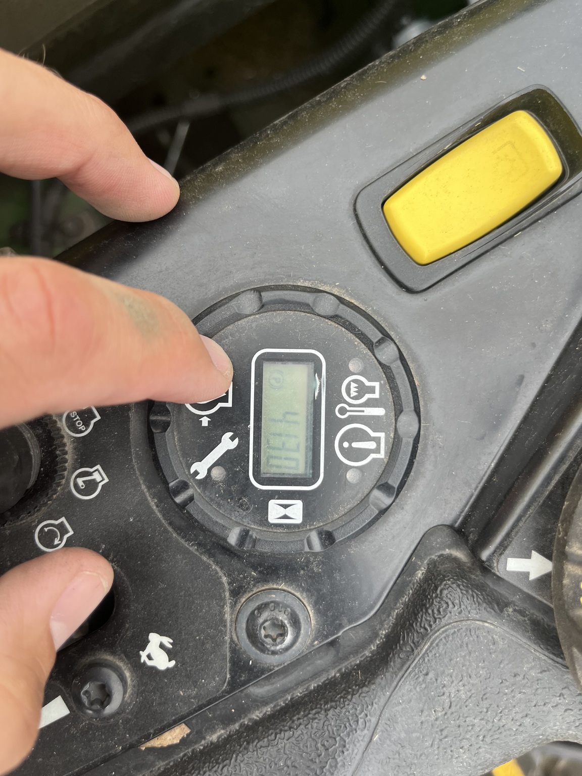 2024 John Deere Z930M Image 2