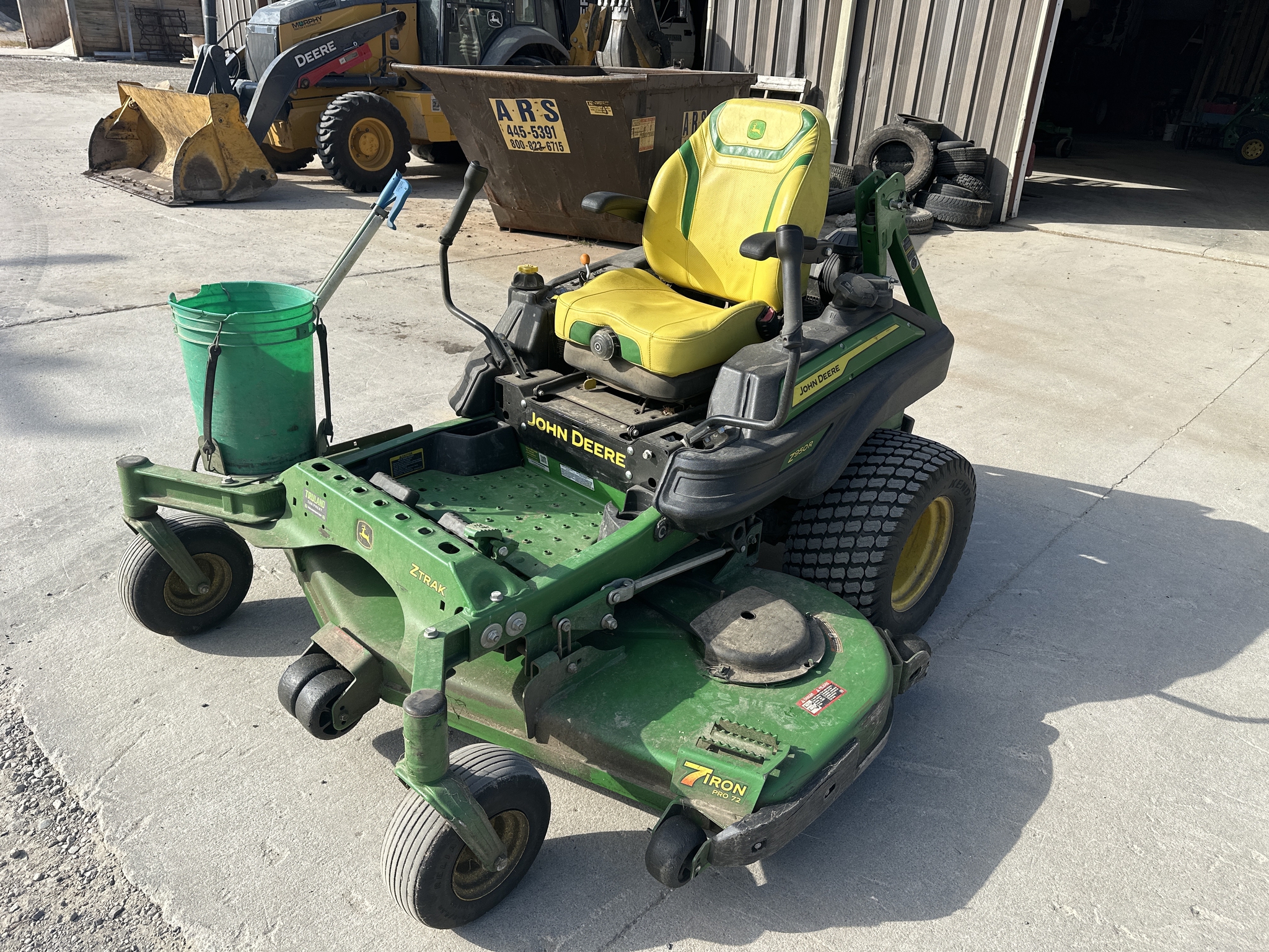 2023 John Deere Z950R Image 1