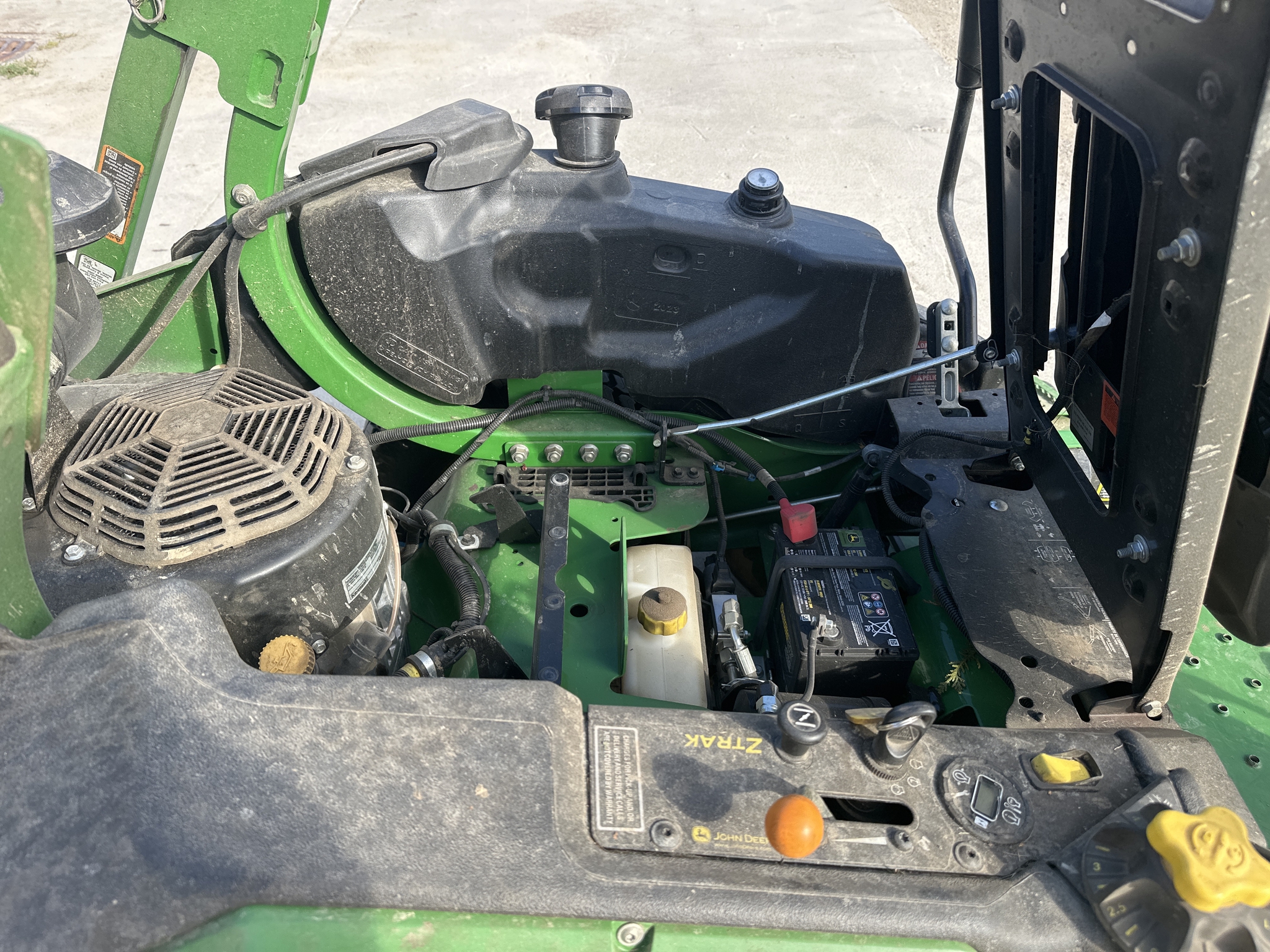 2023 John Deere Z950R Image 11