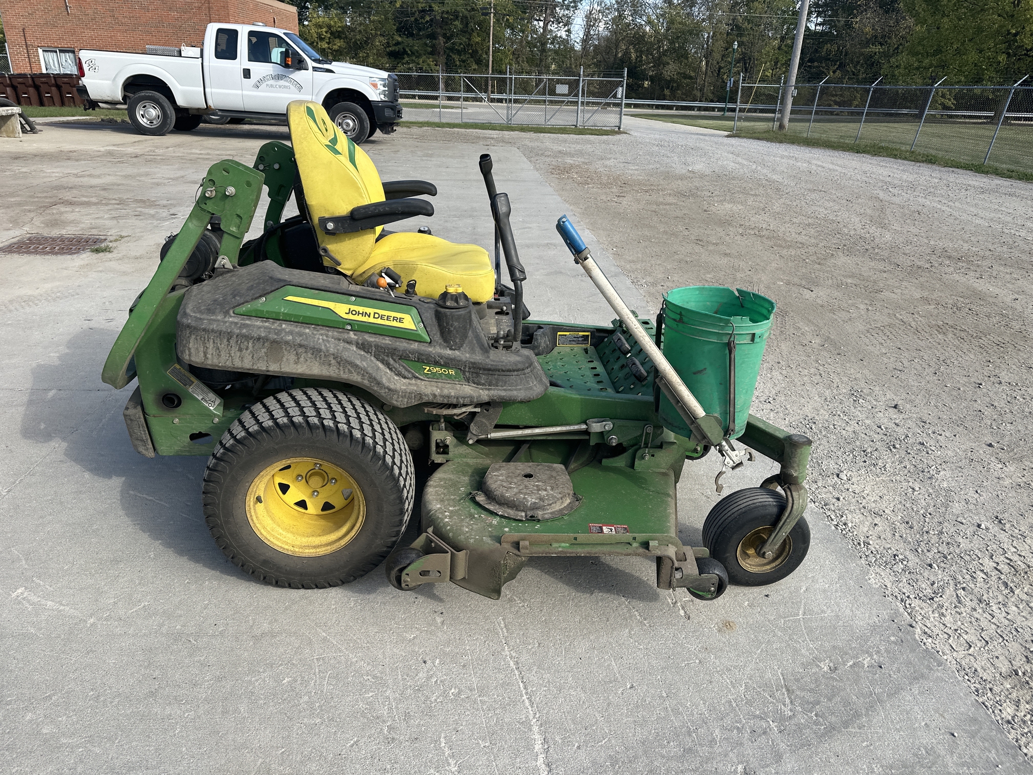 2023 John Deere Z950R Image 6