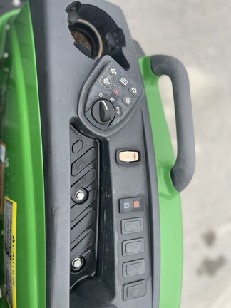 2022 John-Deere 4052M