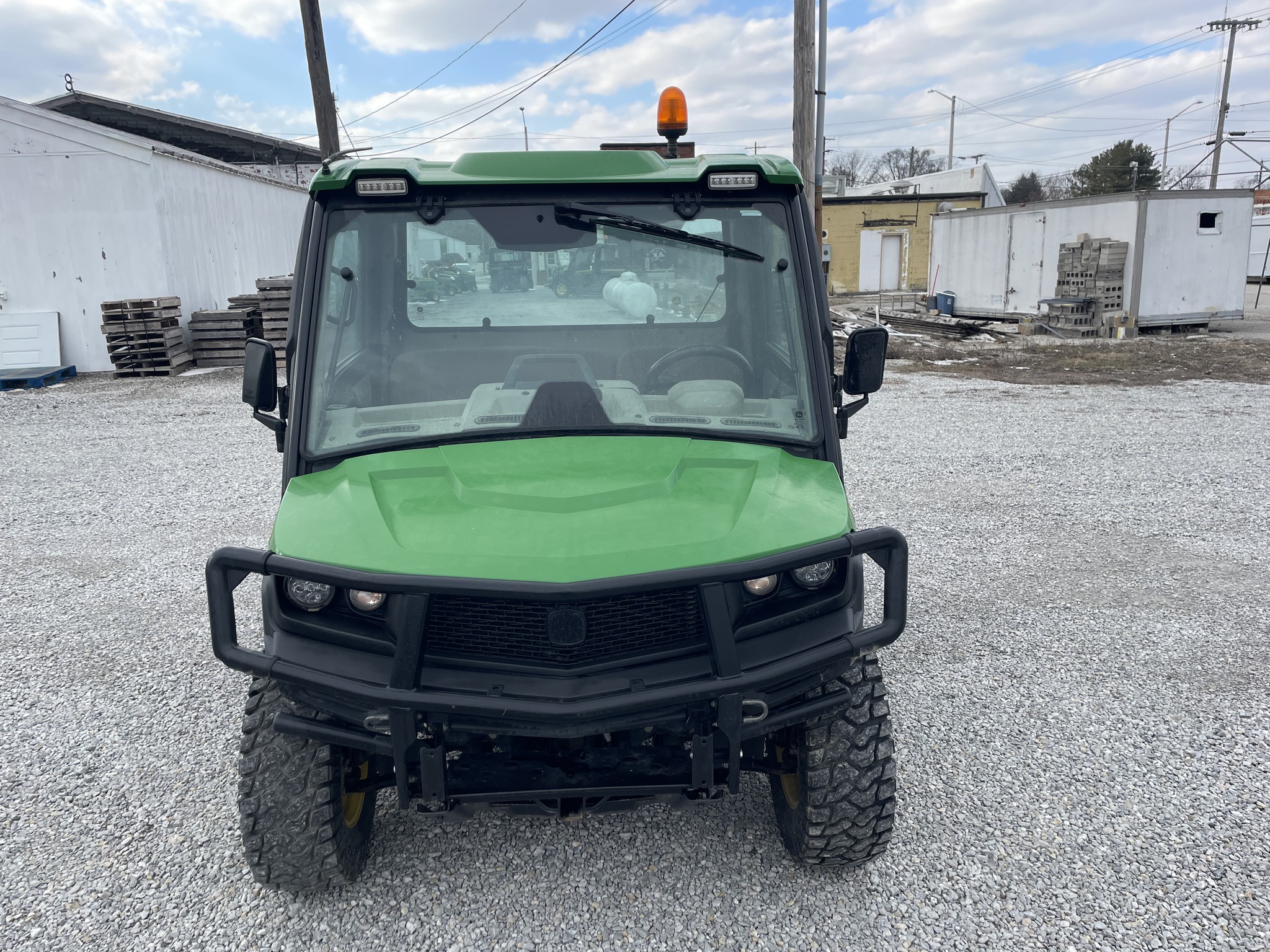 2018 John Deere XUV 835R Image 2