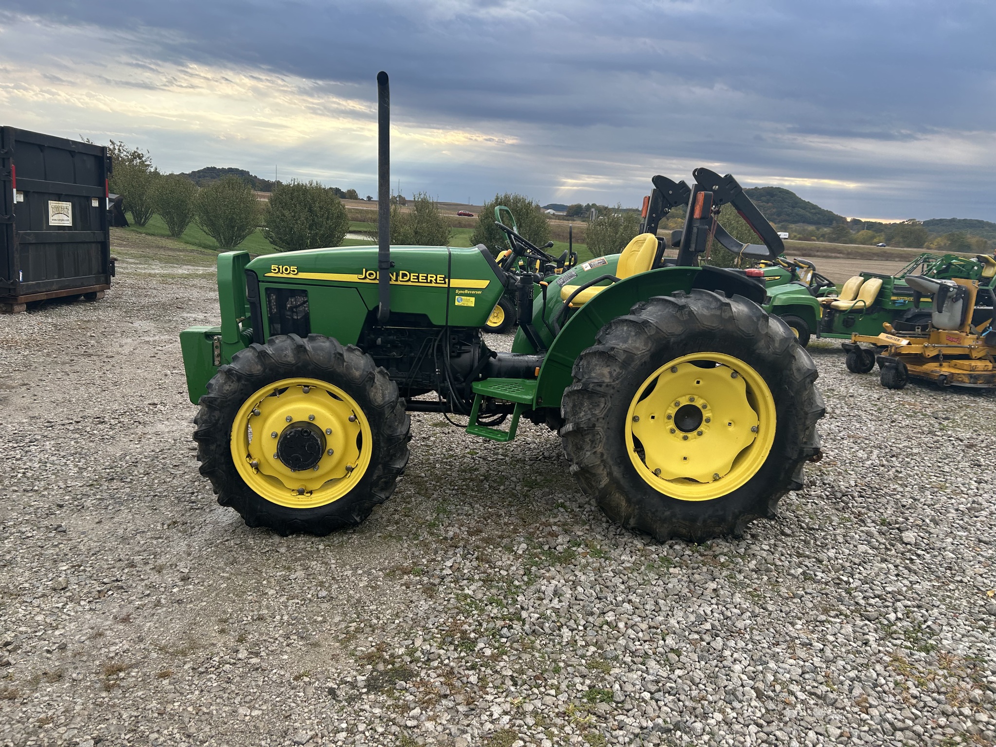 2004 John Deere 5105 Image 1