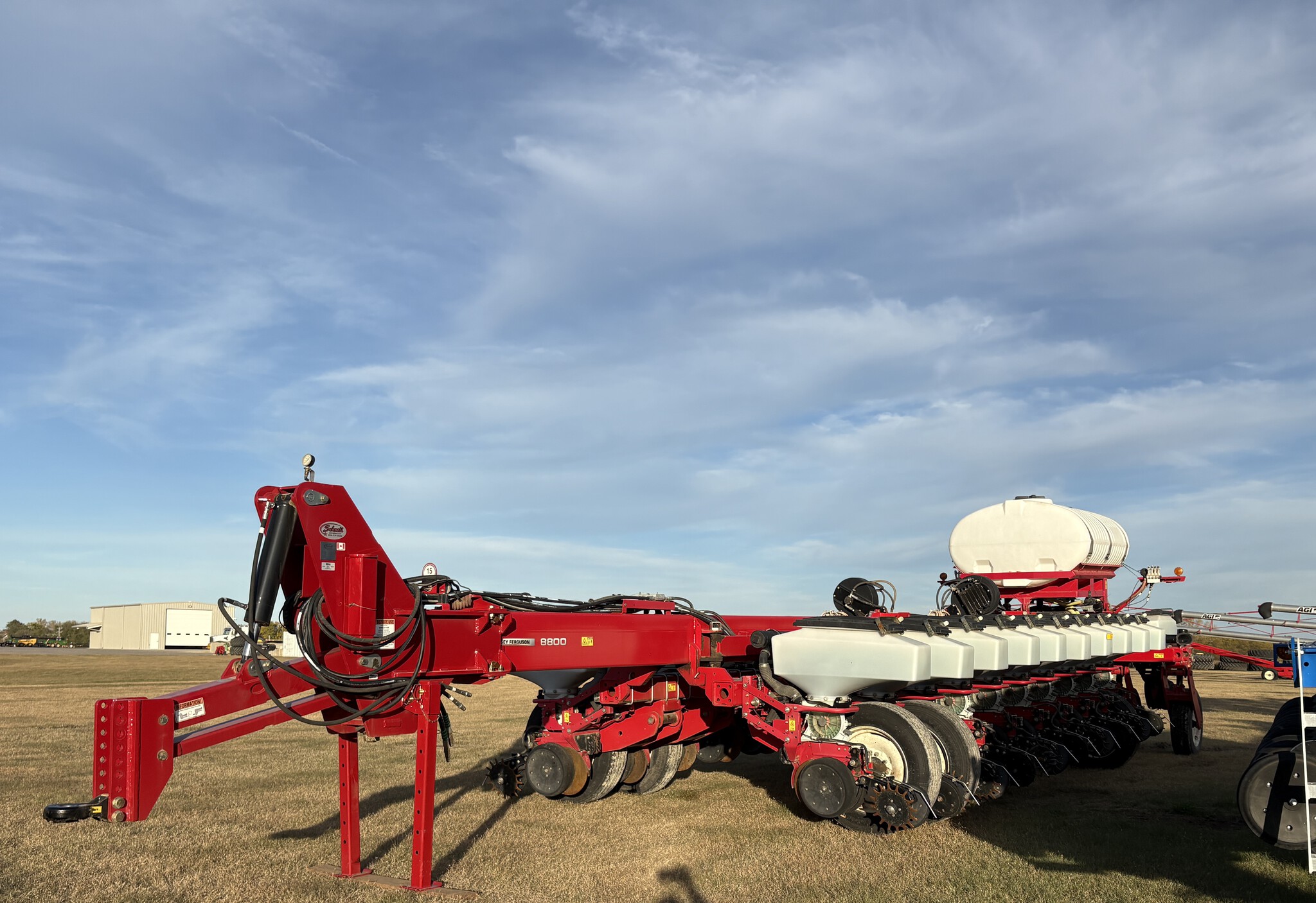 2012 White 8824 Image 2