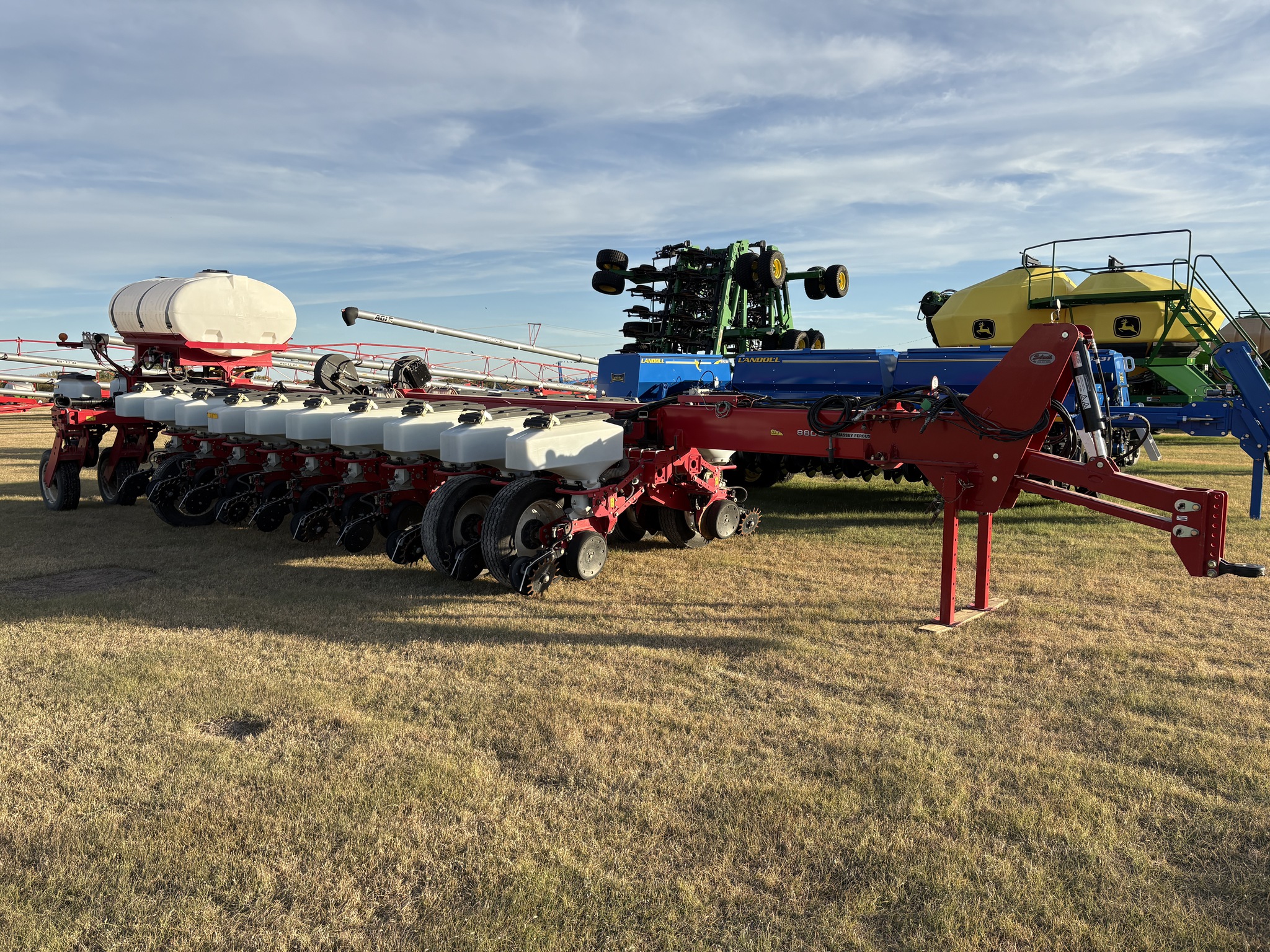 2012 White 8824 Image 5