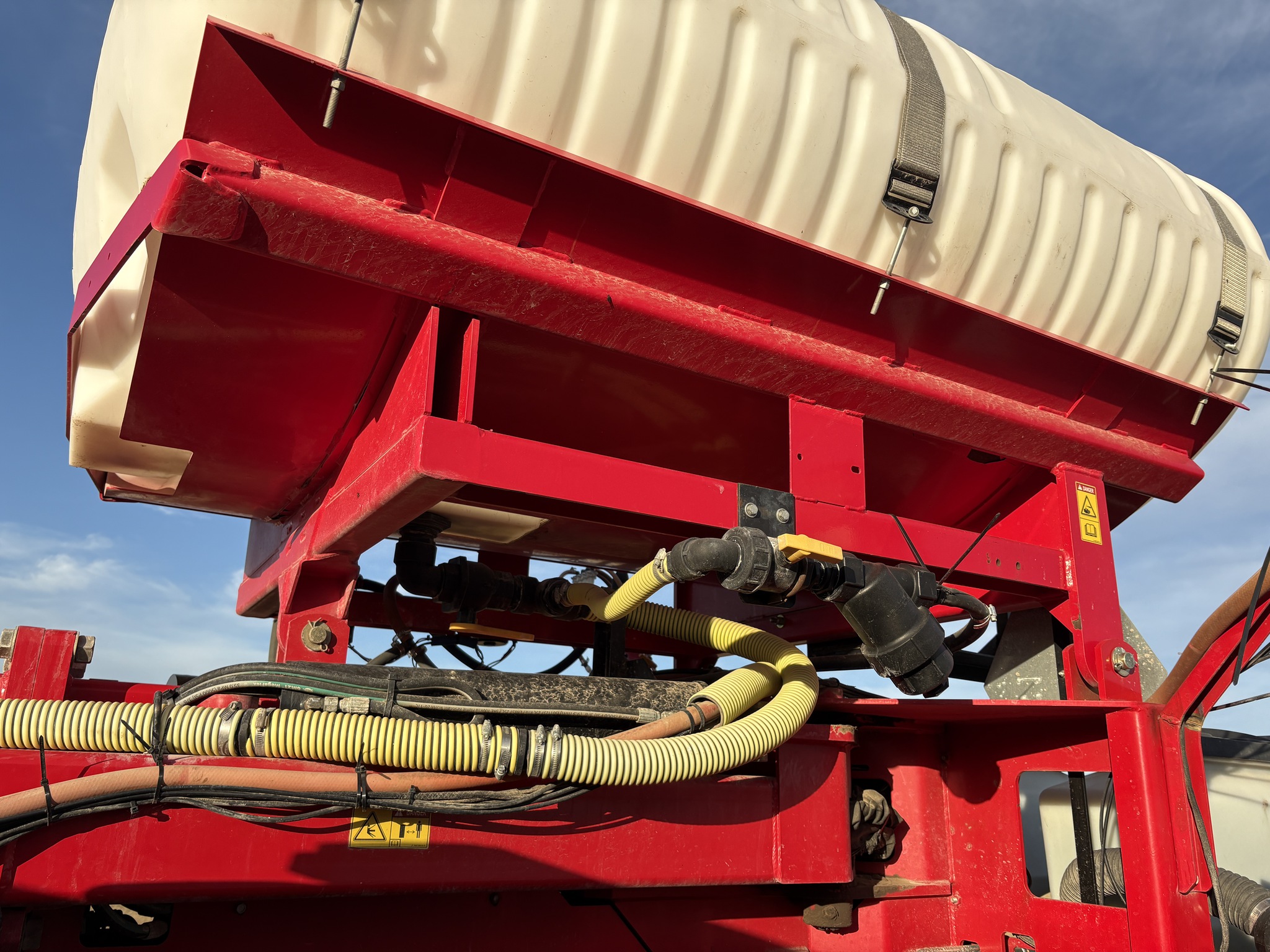 2012 White 8824 Image 9