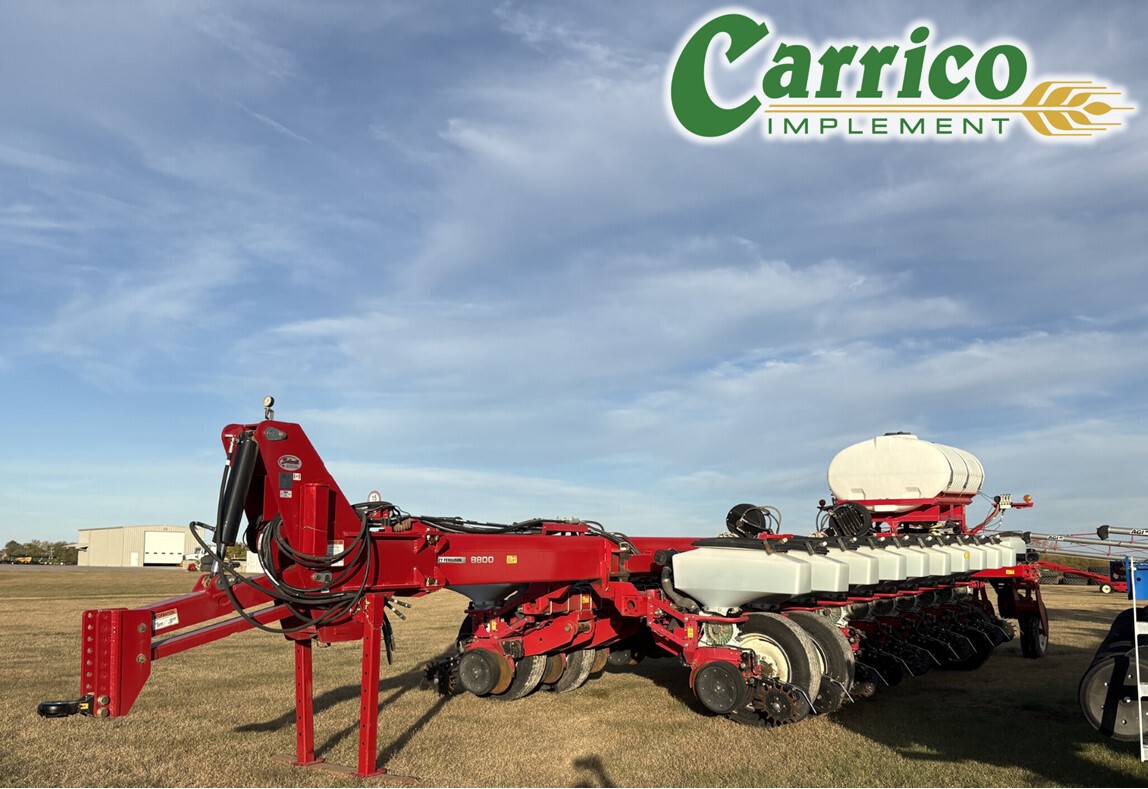 2012 White 8824 Image 1