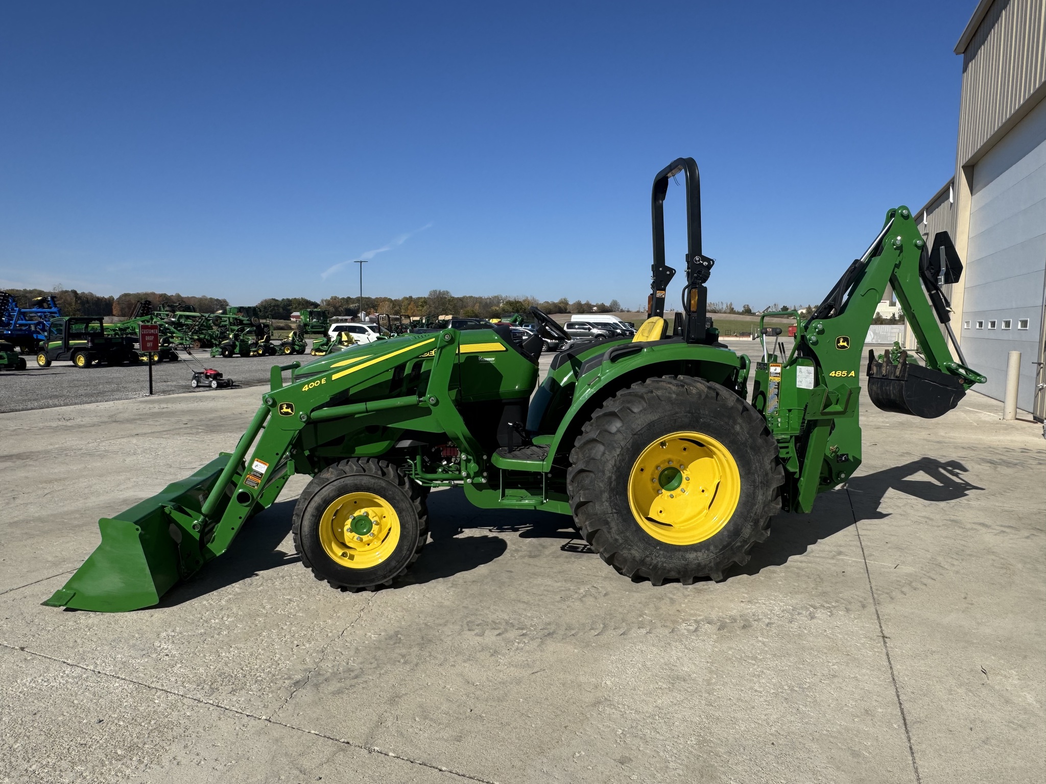 2022 John Deere 4044M Image 4