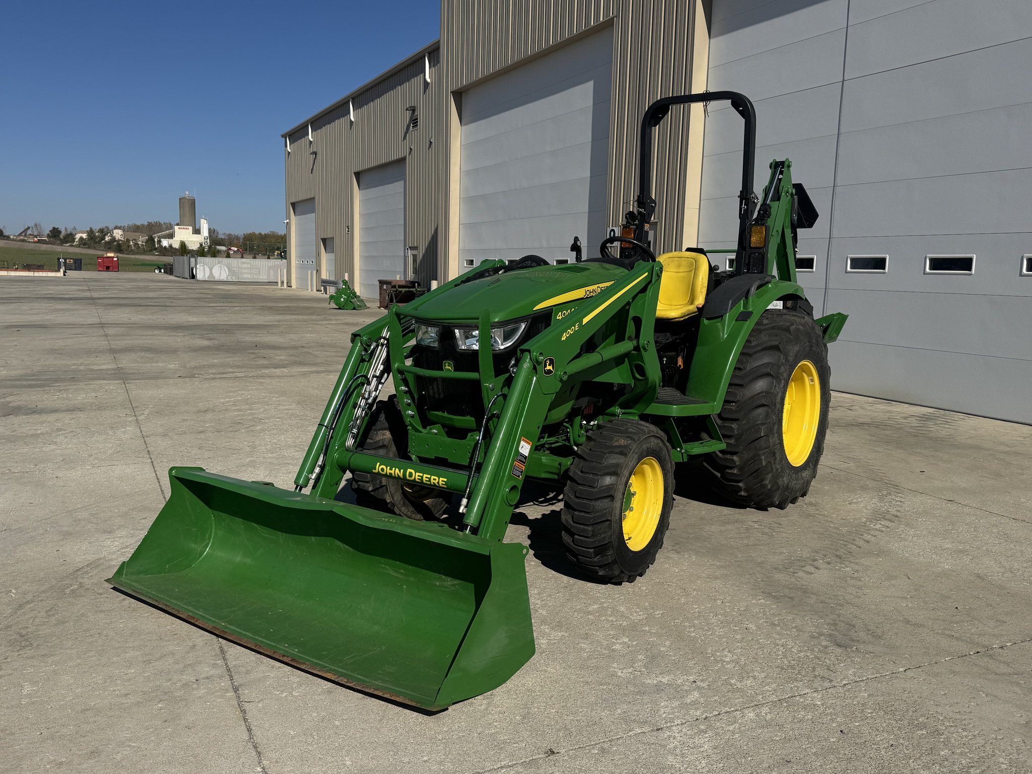2022 John Deere 4044M Image 3