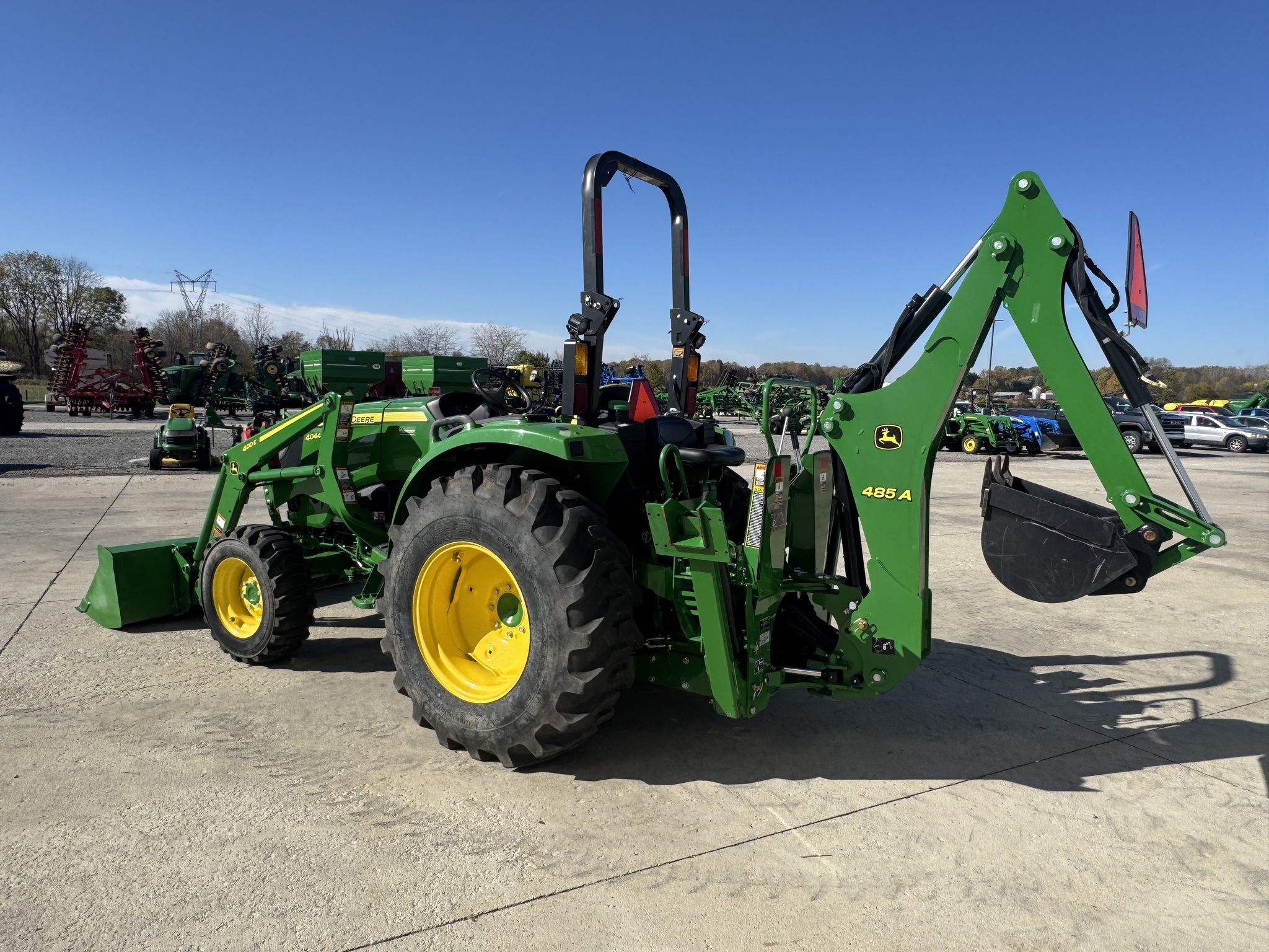 2022 John Deere 4044M Image 5