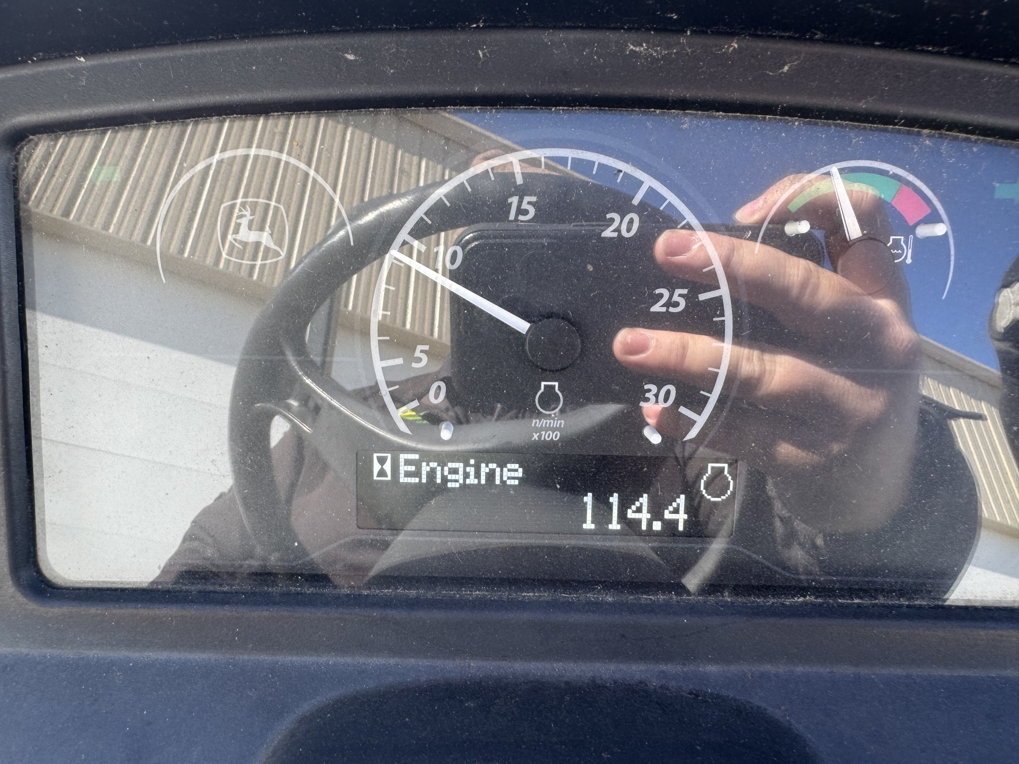 2022 John Deere 4044M Image 9