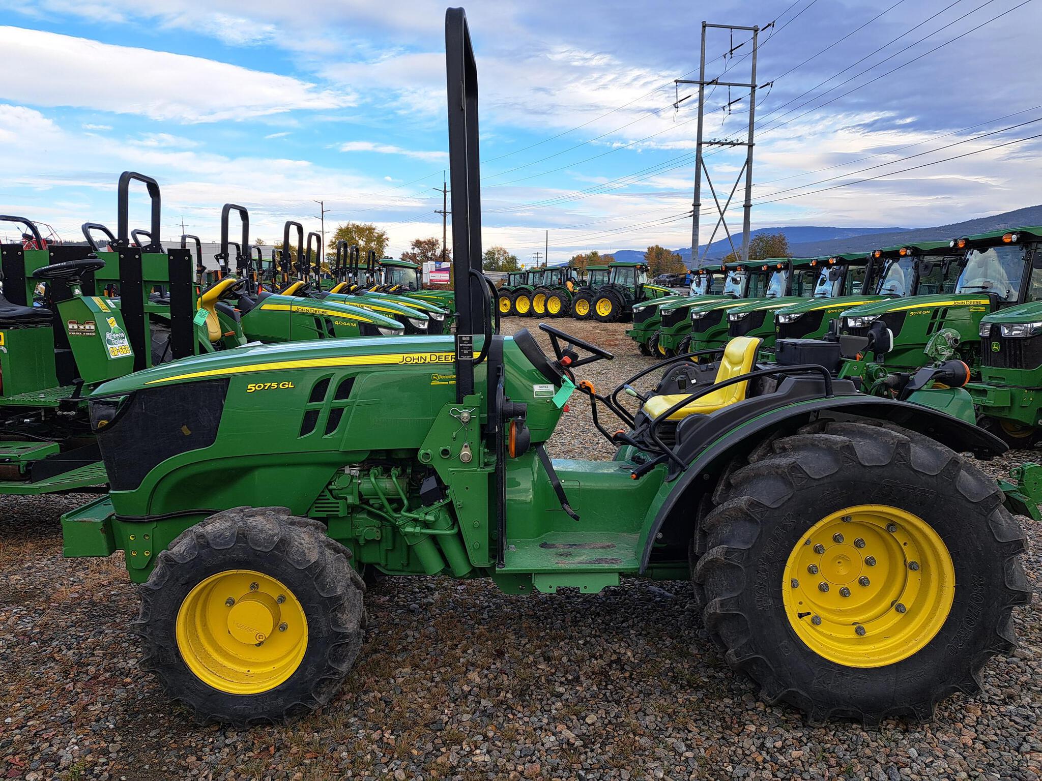 2020 John Deere 5075GN Image 1