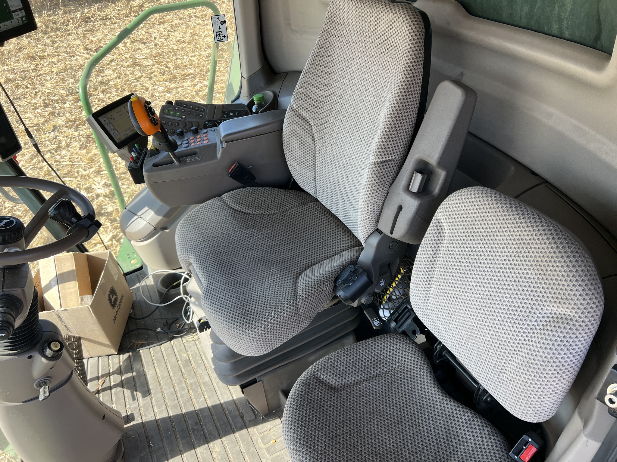 2013 John Deere S670 Image 2