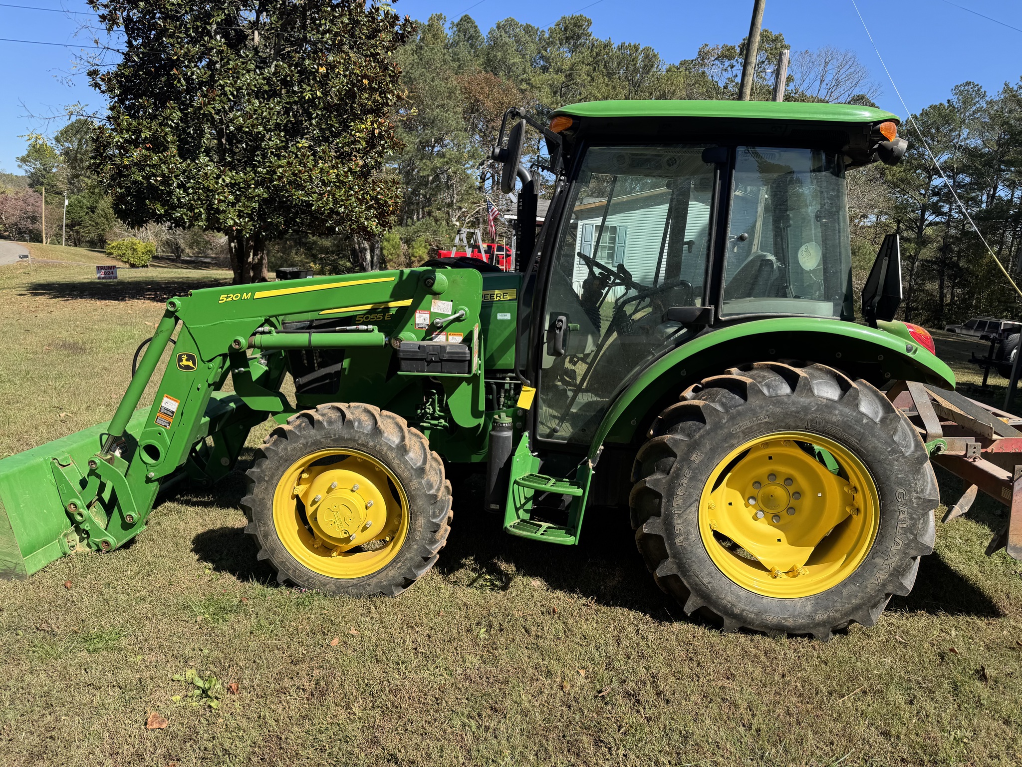 2021 John Deere 5055E Image 2