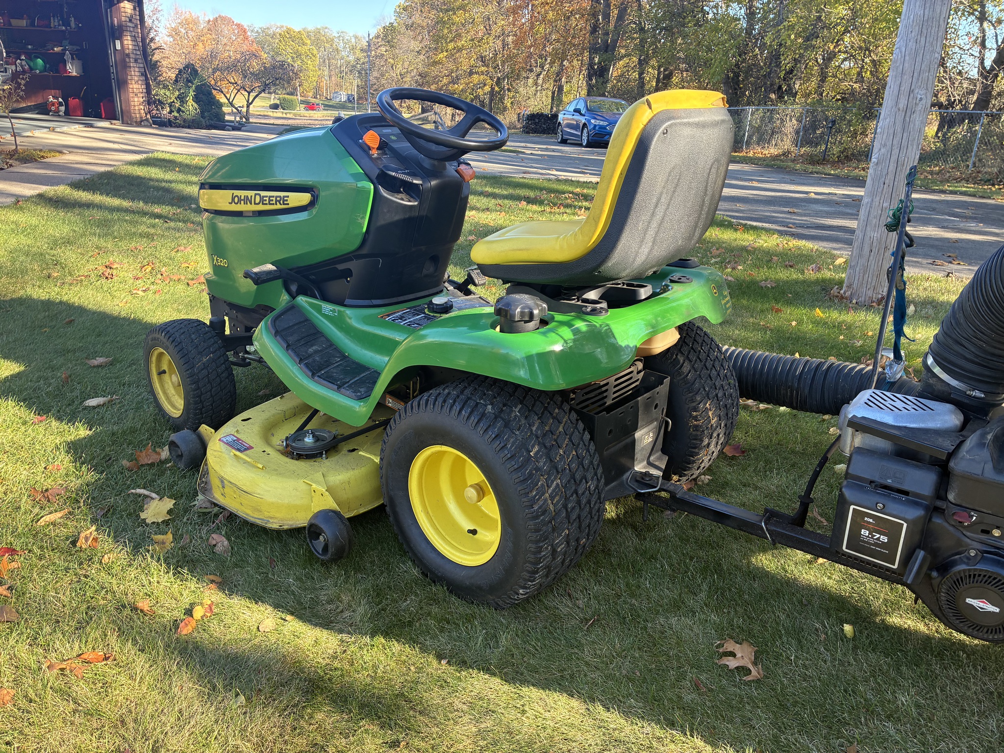 2007 John Deere X320 Image 3