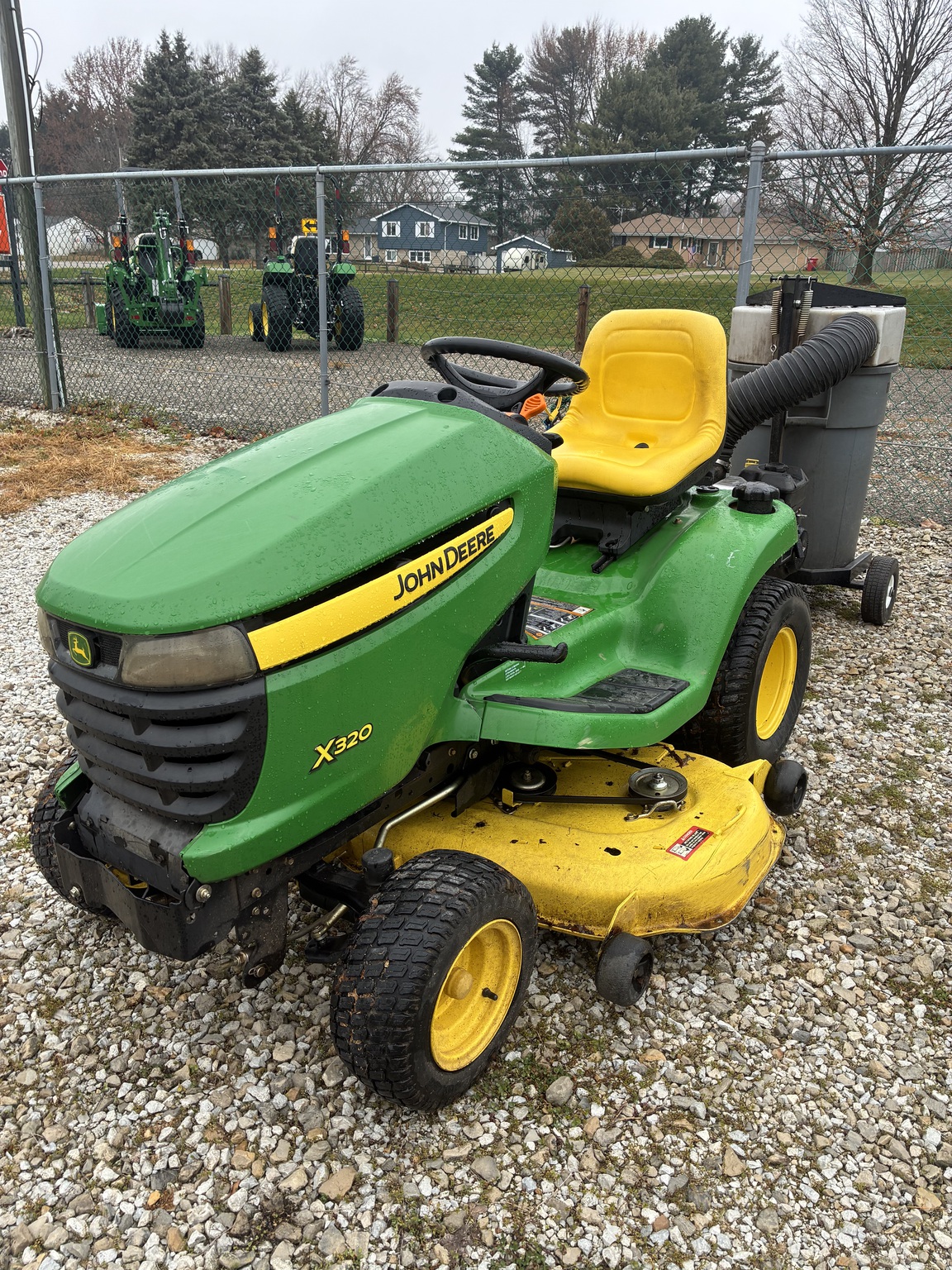 2007 John Deere X320 Image 3