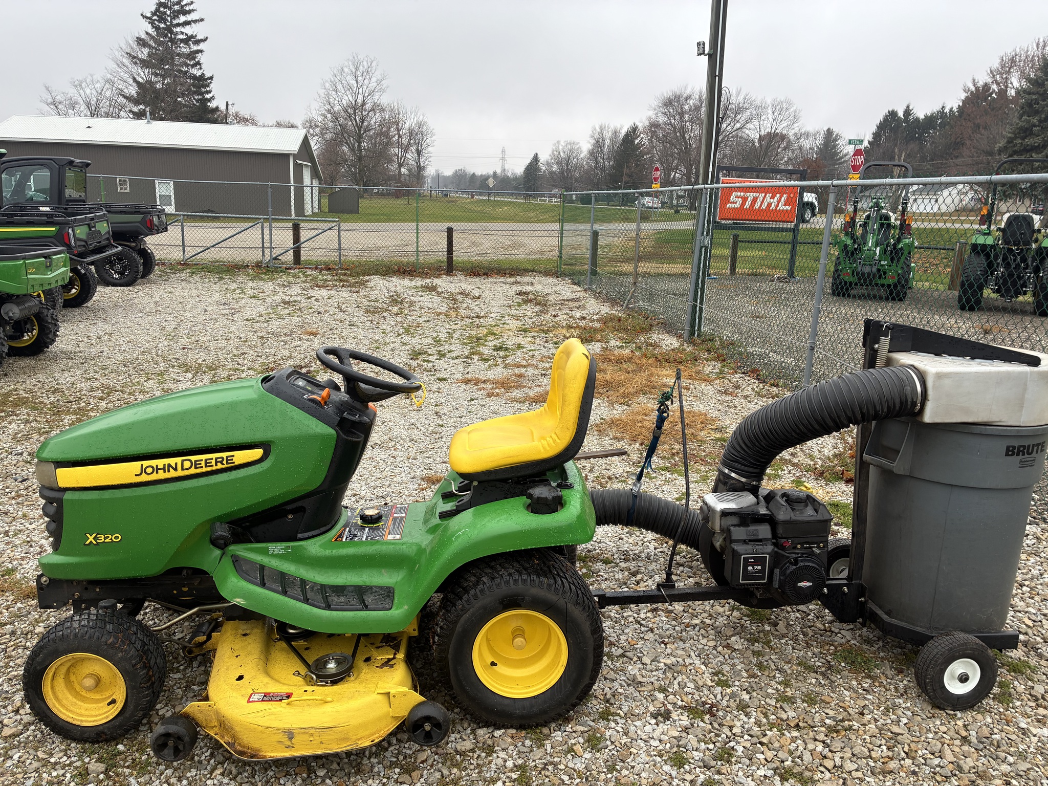 2007 John Deere X320 Image 4