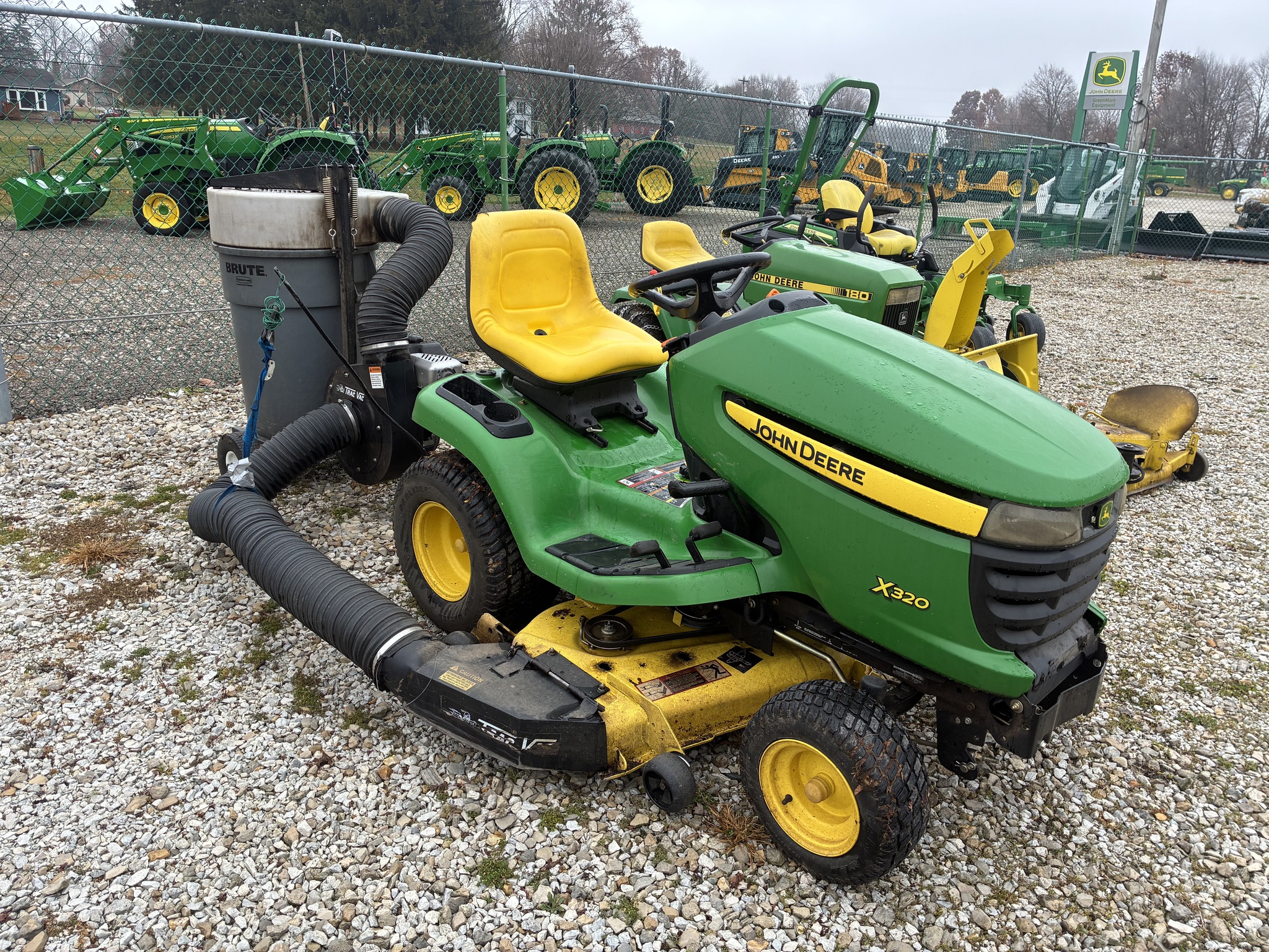 2007 John Deere X320 Image 1