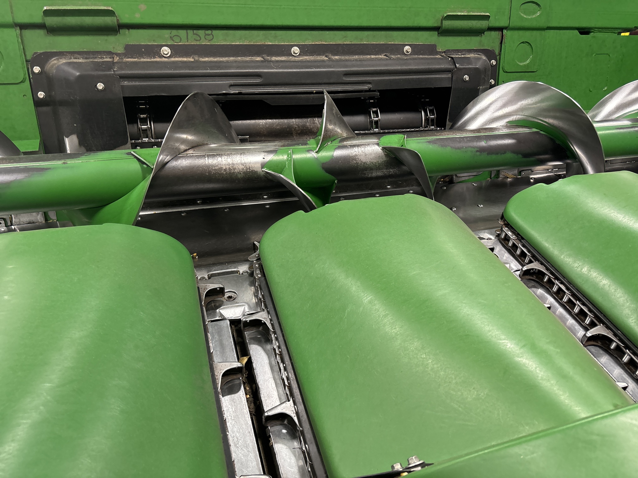 Used 2014 John Deere 608C Corn and Row Crop headers at Koenig Equipment in Oxford, OH - PhotoXL3