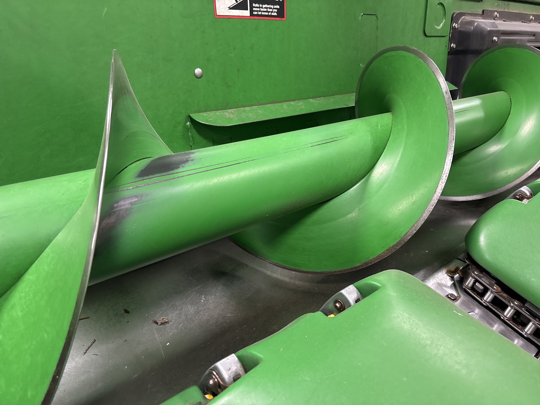 Used 2014 John Deere 608C Corn and Row Crop headers at Koenig Equipment in Oxford, OH - PhotoXL4