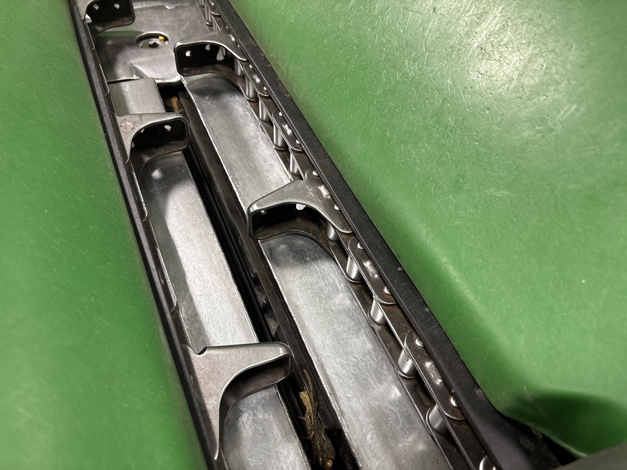 Used 2014 John Deere 608C Corn and Row Crop headers at Koenig Equipment in Oxford, OH - PhotoXL5