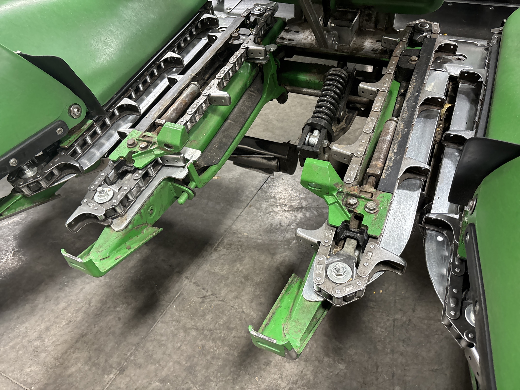 Used 2014 John Deere 608C Corn and Row Crop headers at Koenig Equipment in Oxford, OH - PhotoXL7