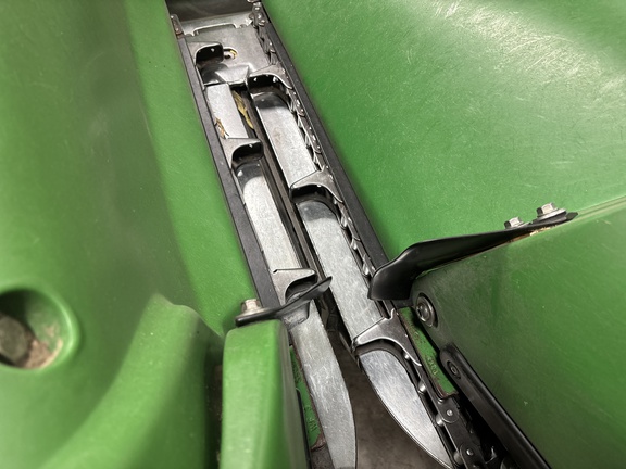Used 2014 John Deere 608C Corn and Row Crop headers at Koenig Equipment in Oxford, OH - Photo8